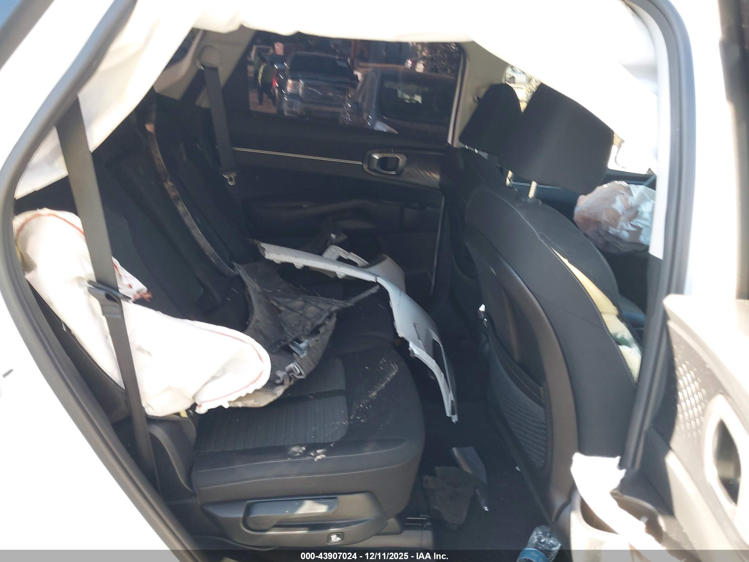 KIA SORENTO image 8