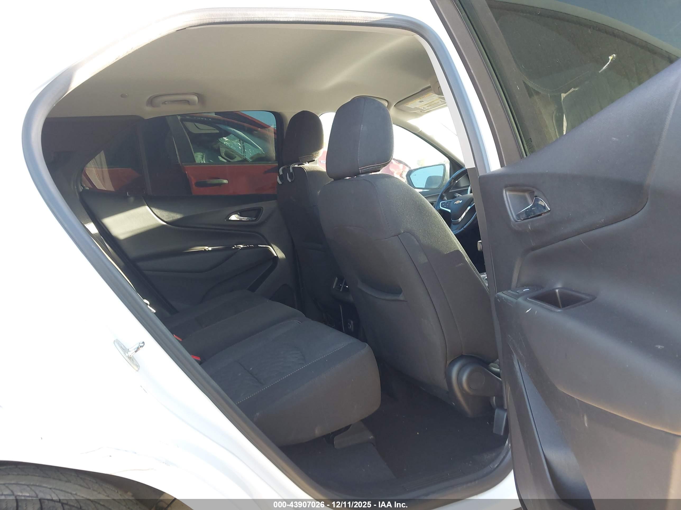 CHEVROLET EQUINOX image 8