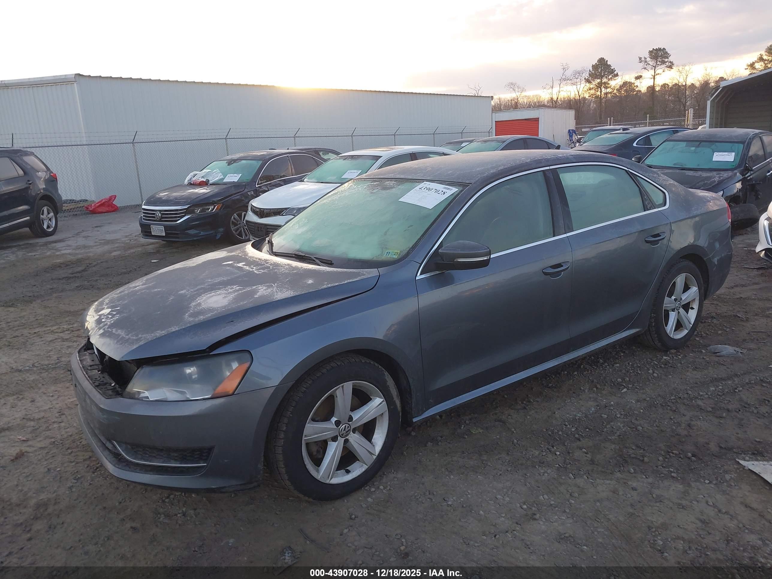 VOLKSWAGEN PASSAT image 2