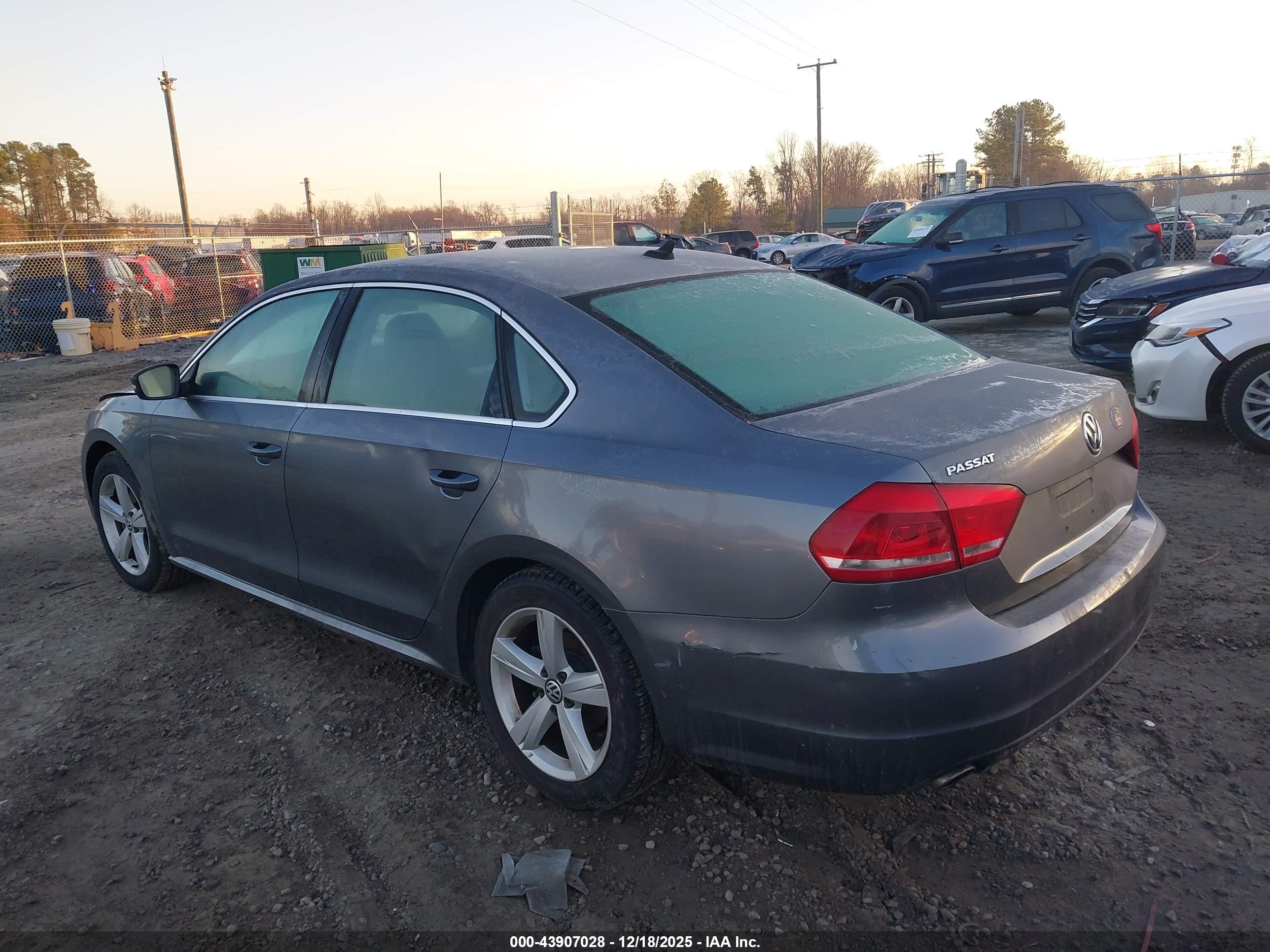 VOLKSWAGEN PASSAT image 3