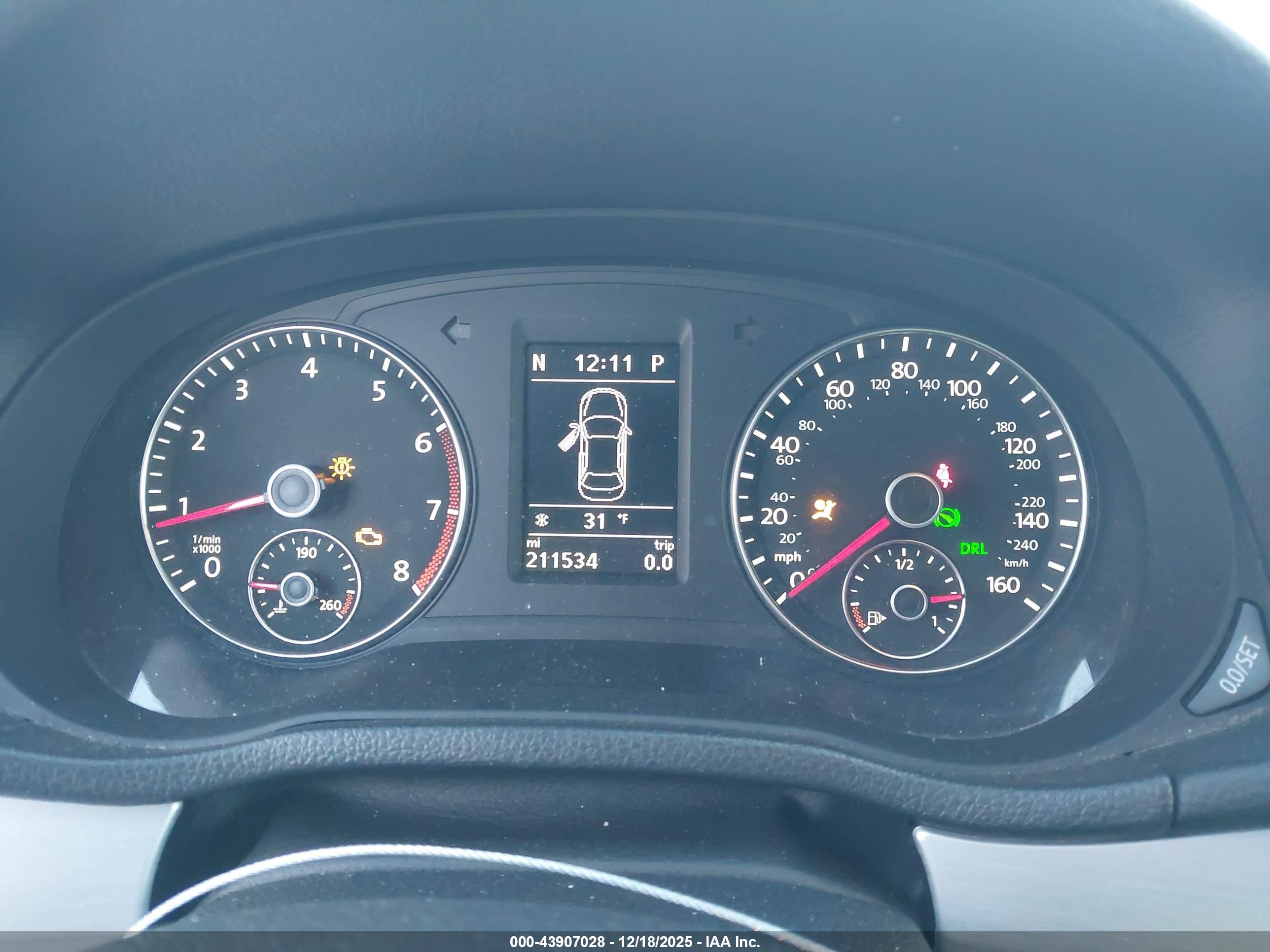 VOLKSWAGEN PASSAT image 7