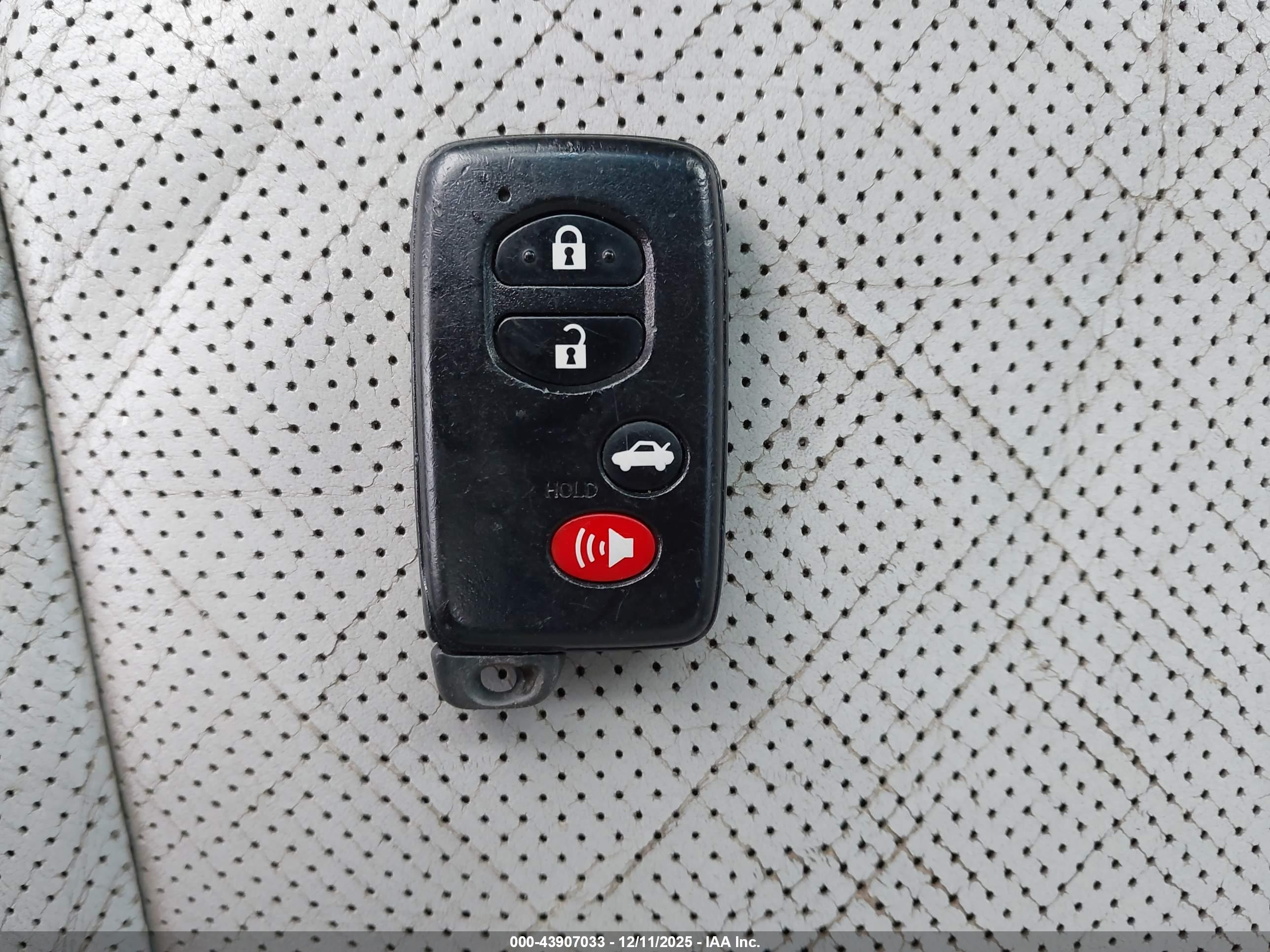 TOYOTA AVALON image 11