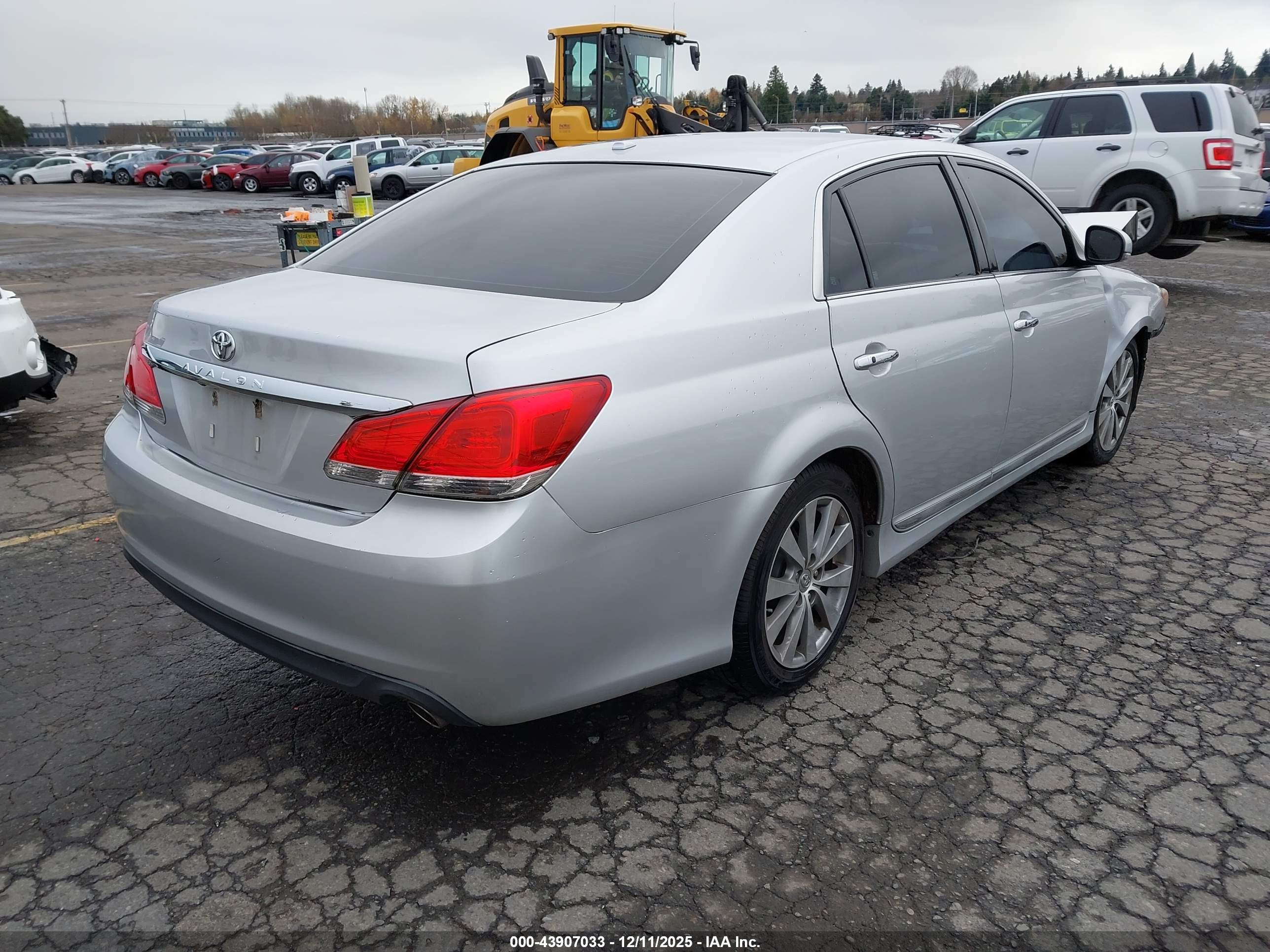 TOYOTA AVALON image 4