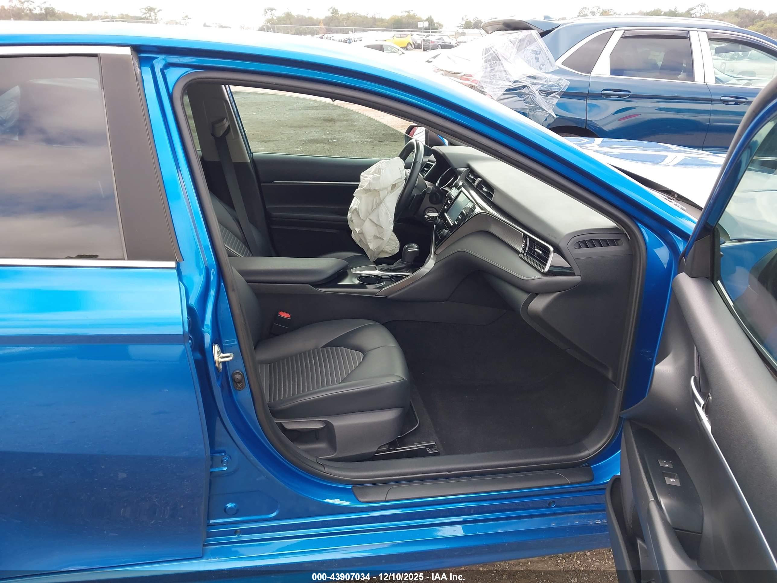 TOYOTA CAMRY image 5
