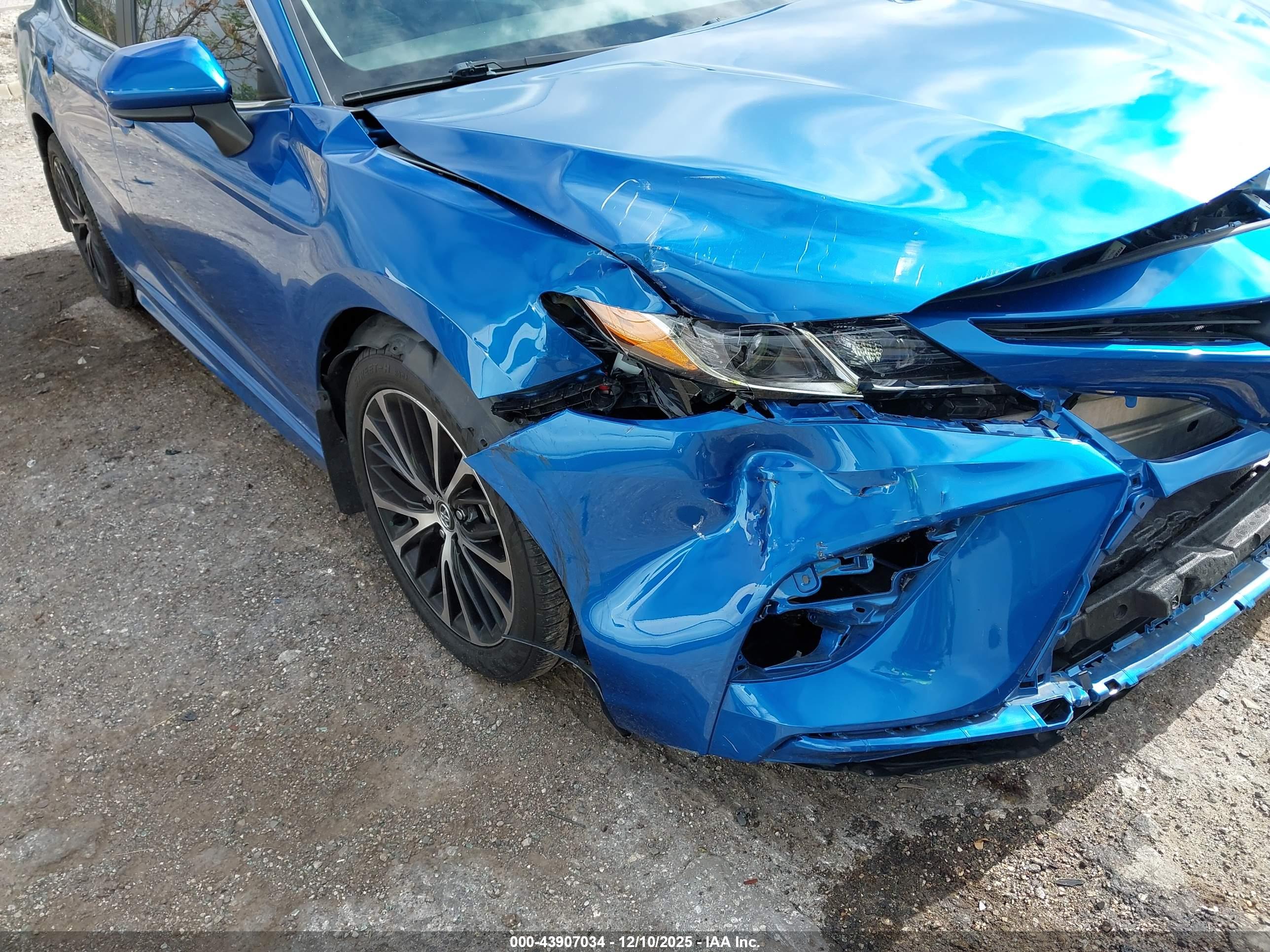TOYOTA CAMRY image 6