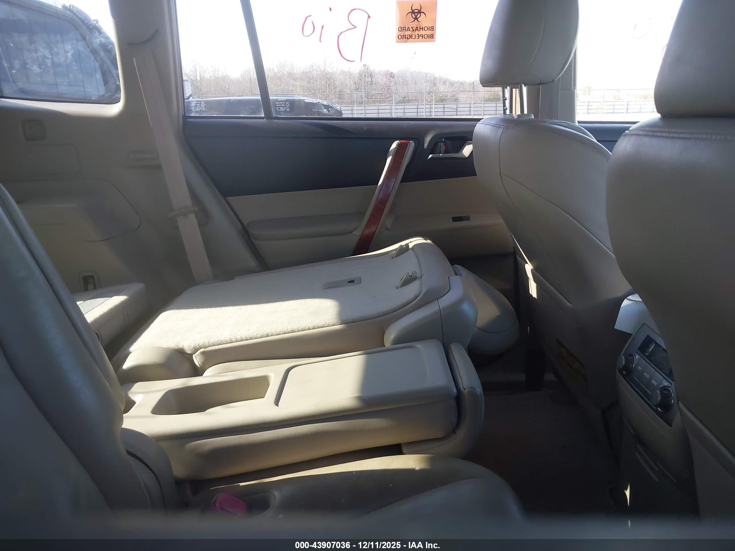 TOYOTA HIGHLANDER image 8