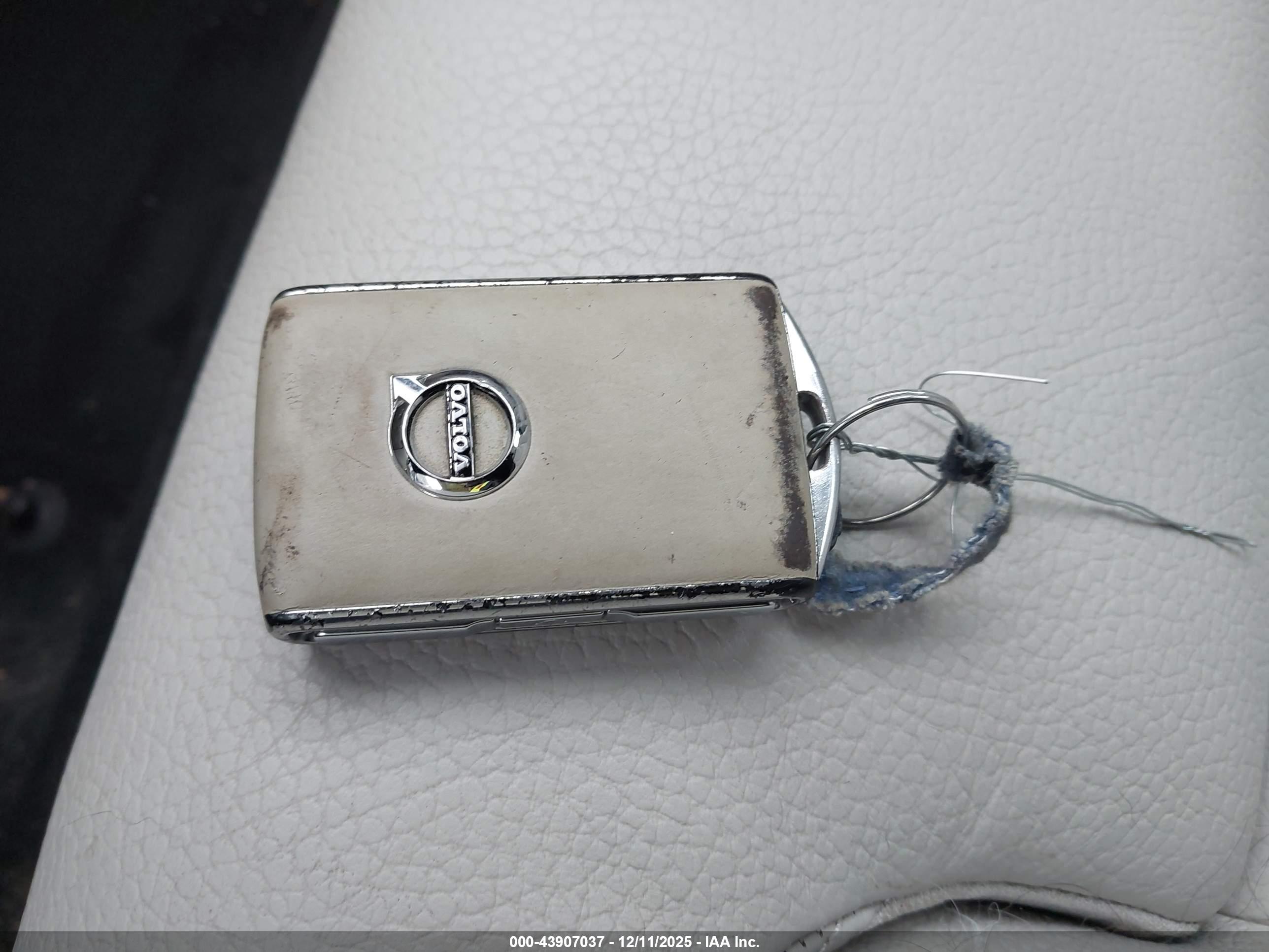 VOLVO S60 image 11