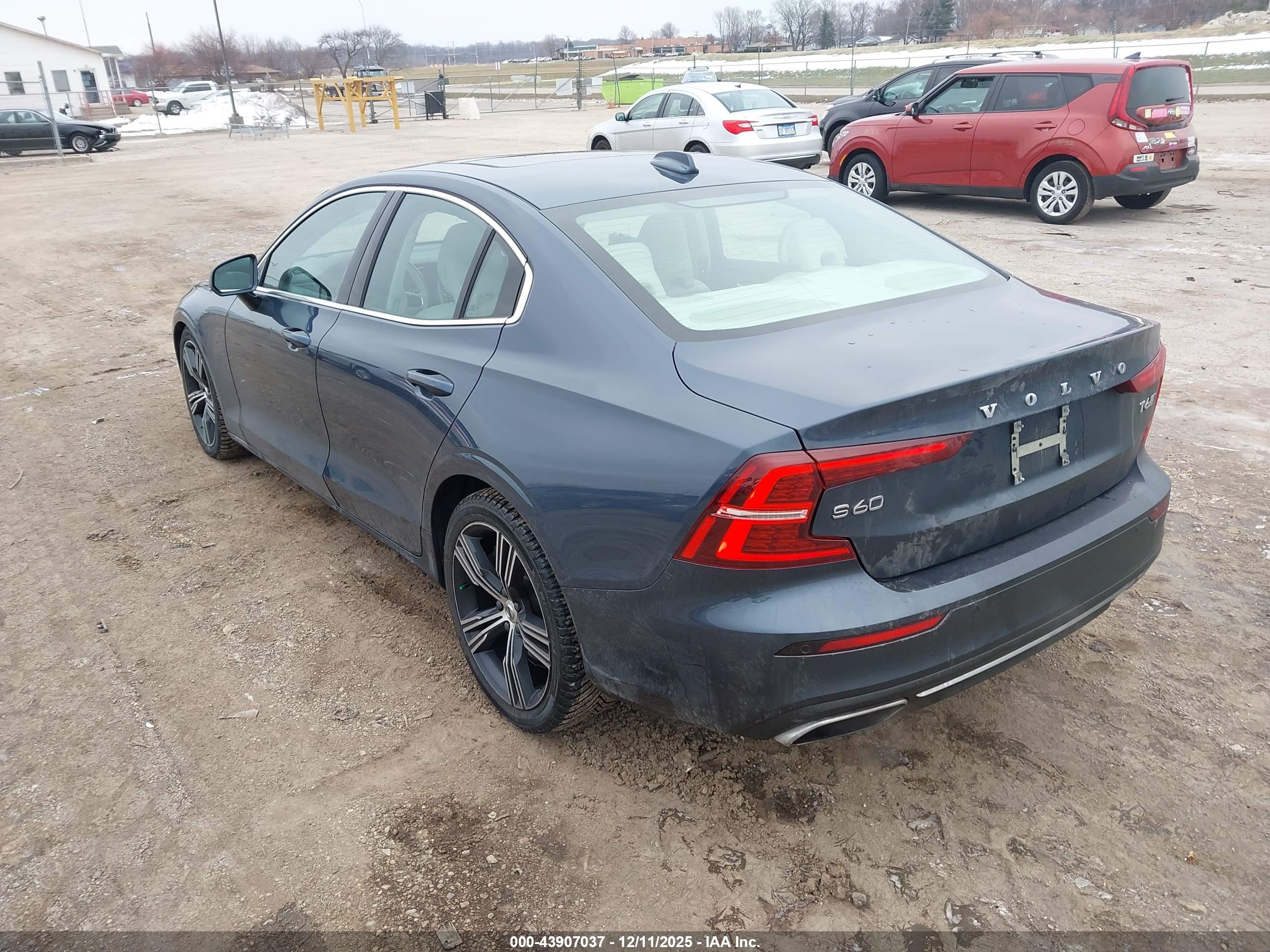 VOLVO S60 image 3
