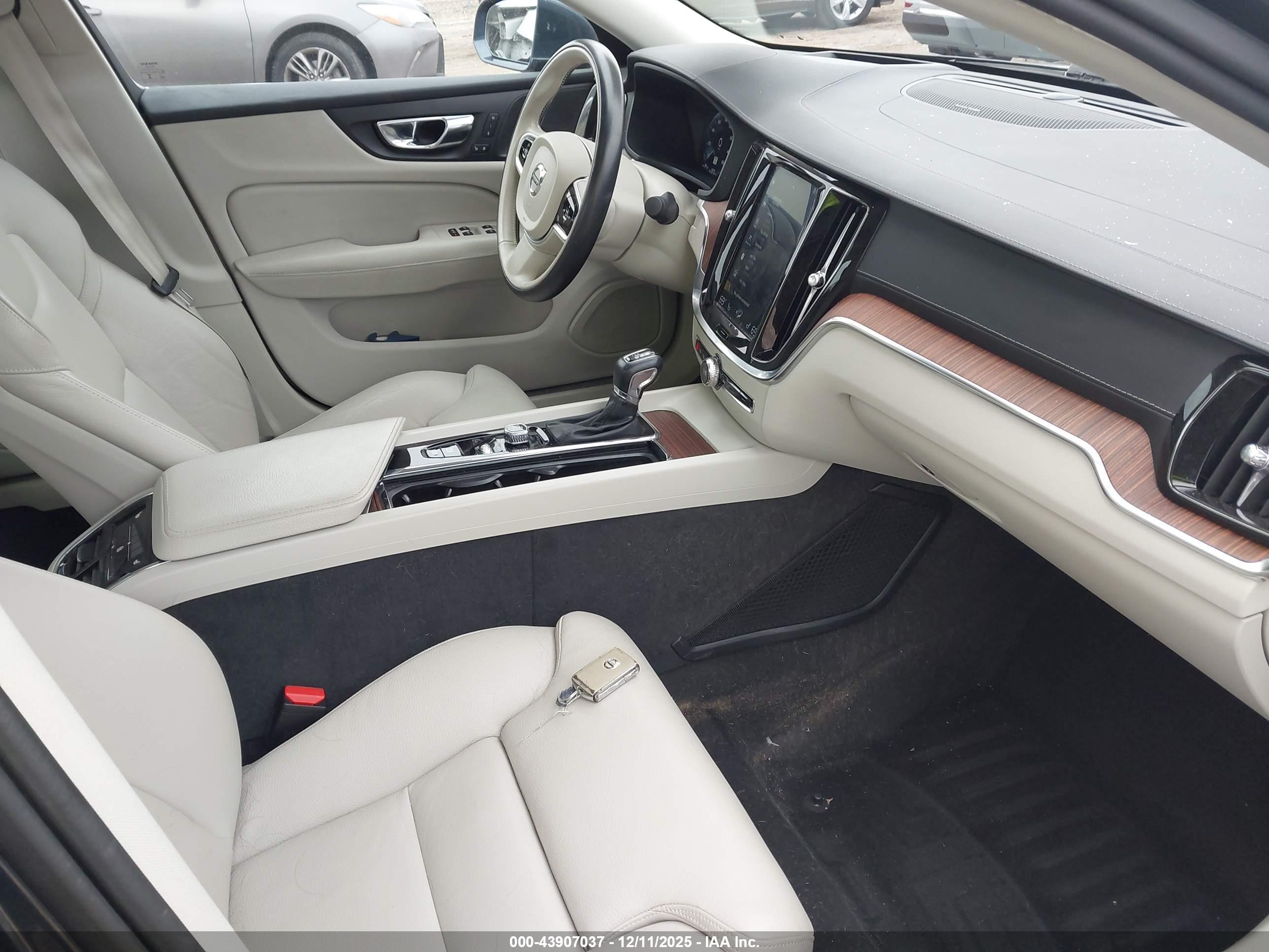 VOLVO S60 image 5