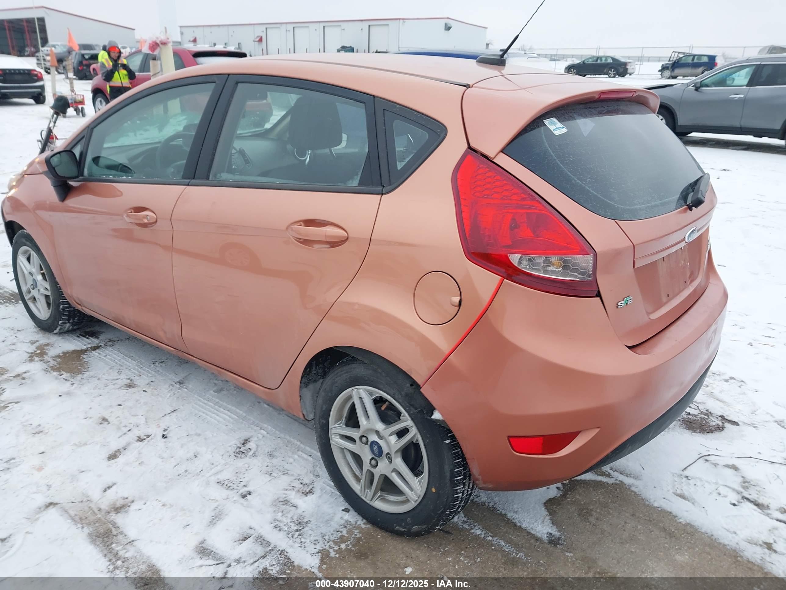 FORD FIESTA image 3