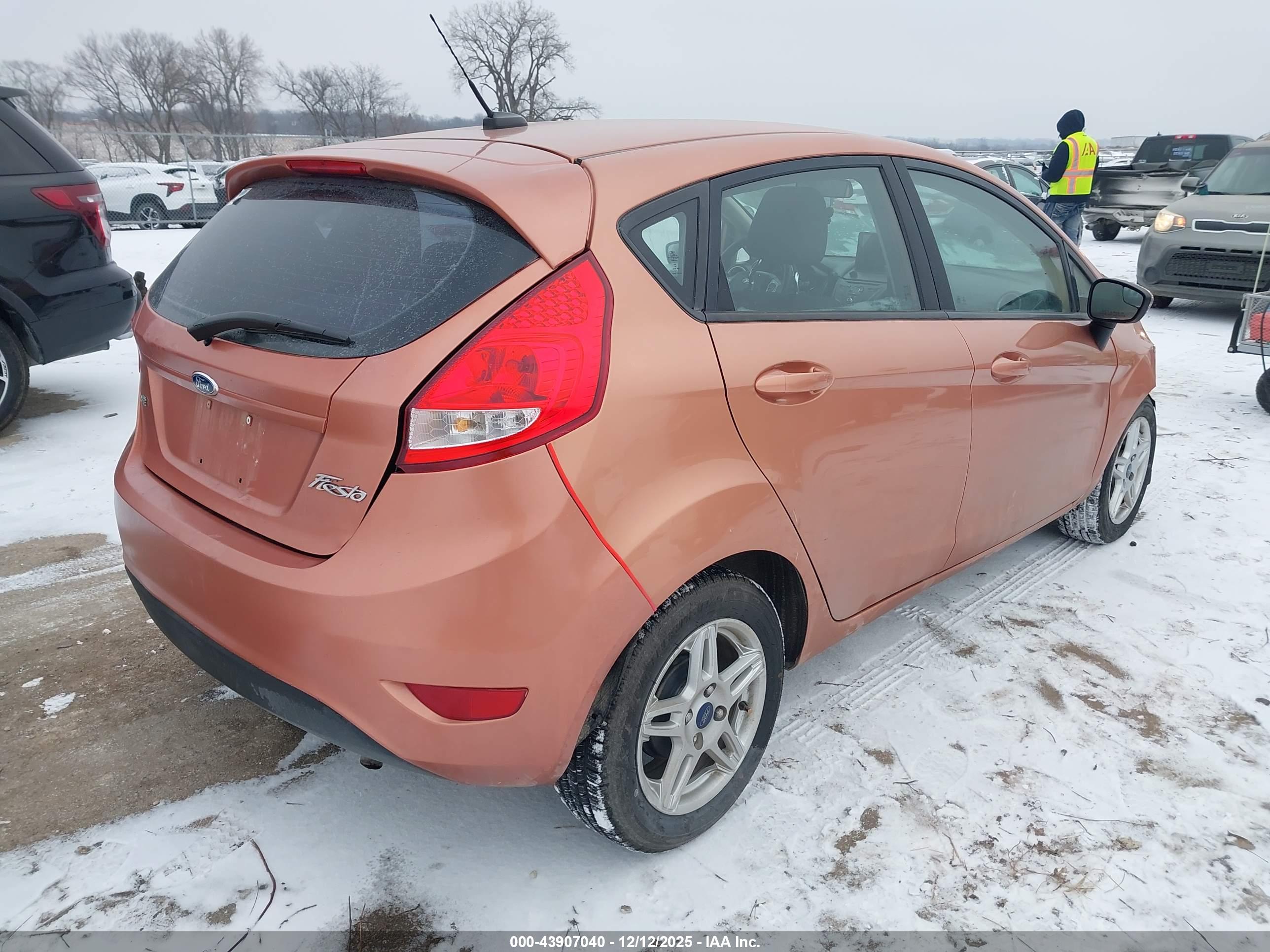 FORD FIESTA image 4