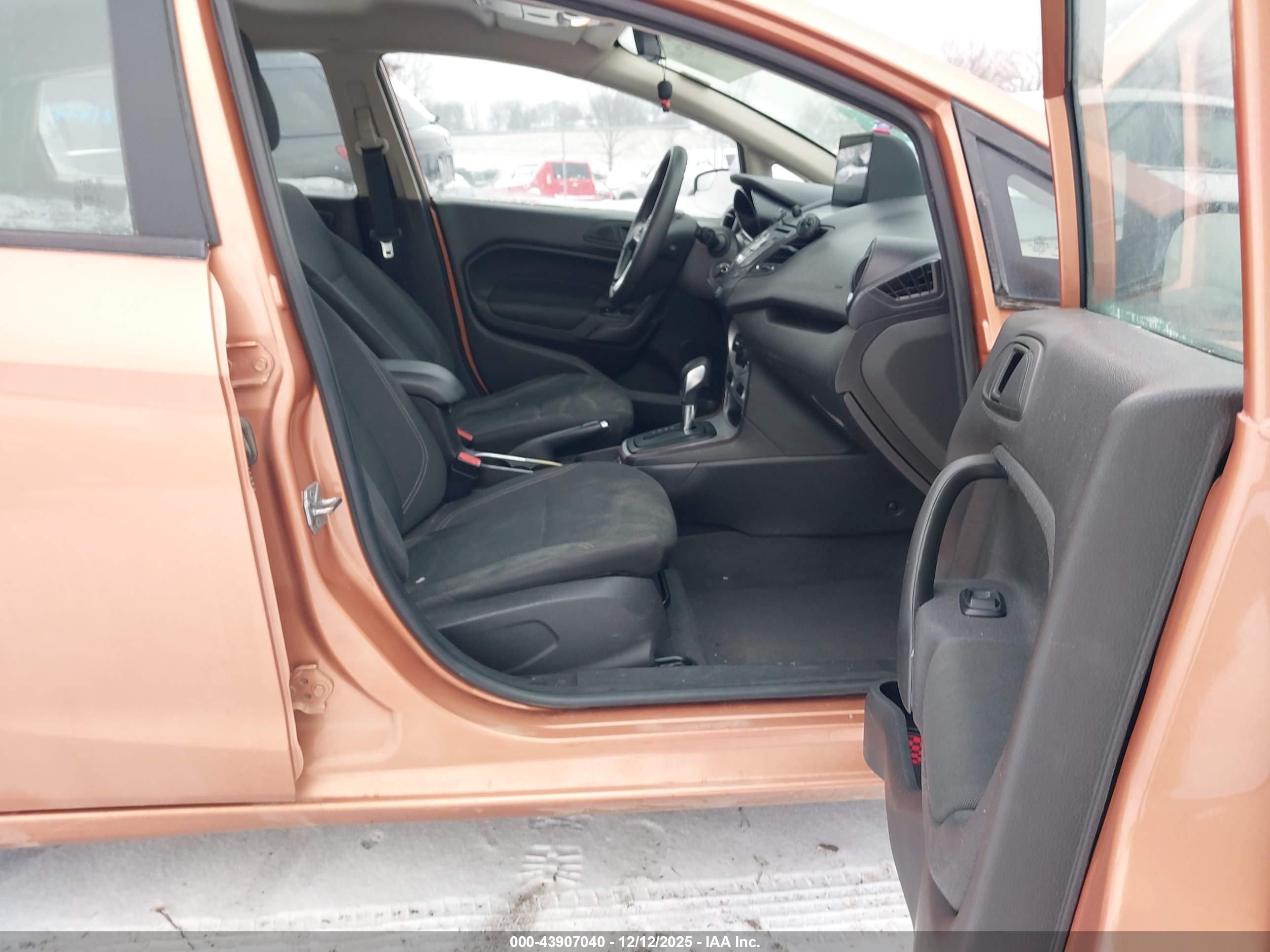 FORD FIESTA image 5