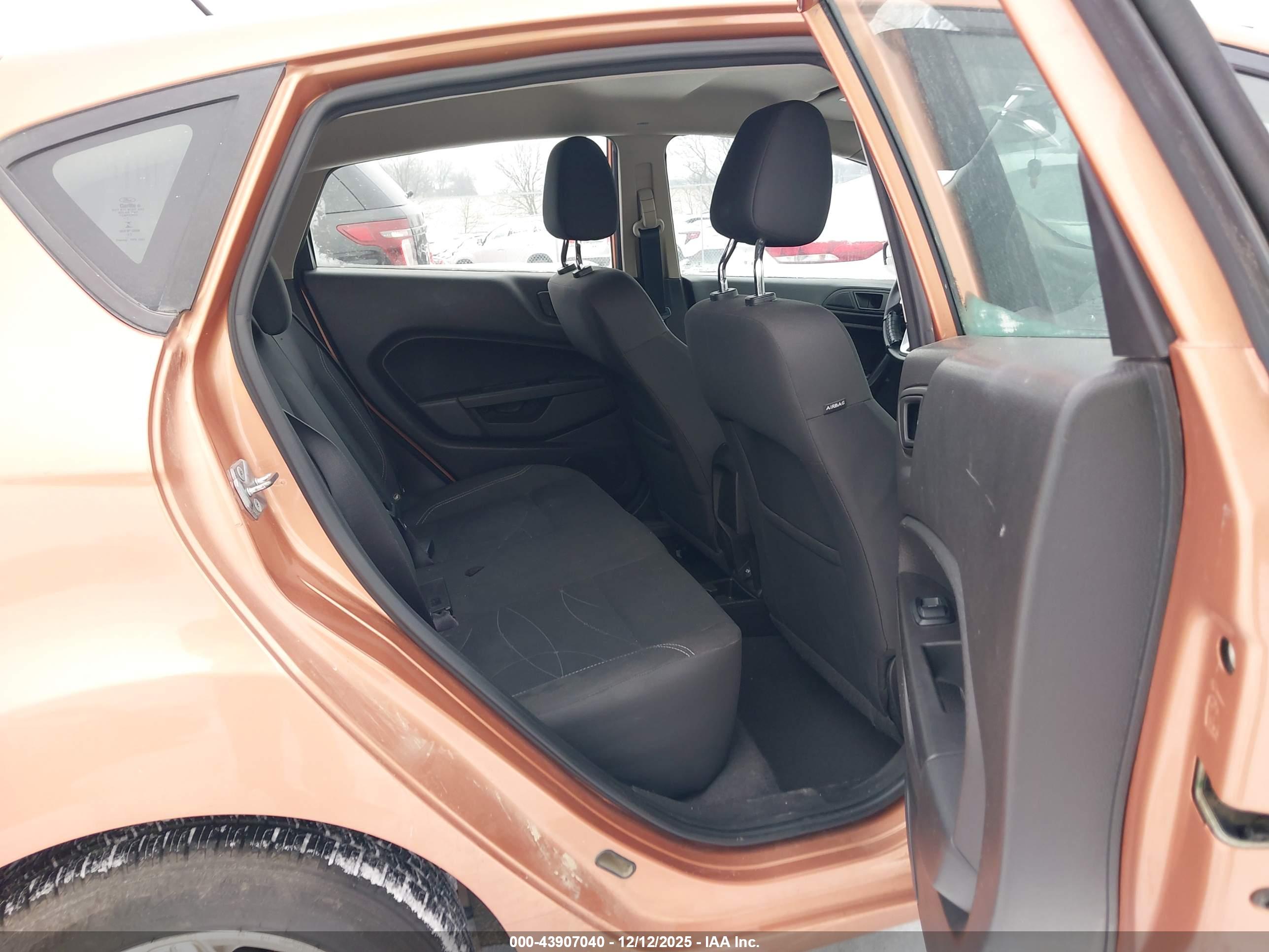 FORD FIESTA image 8