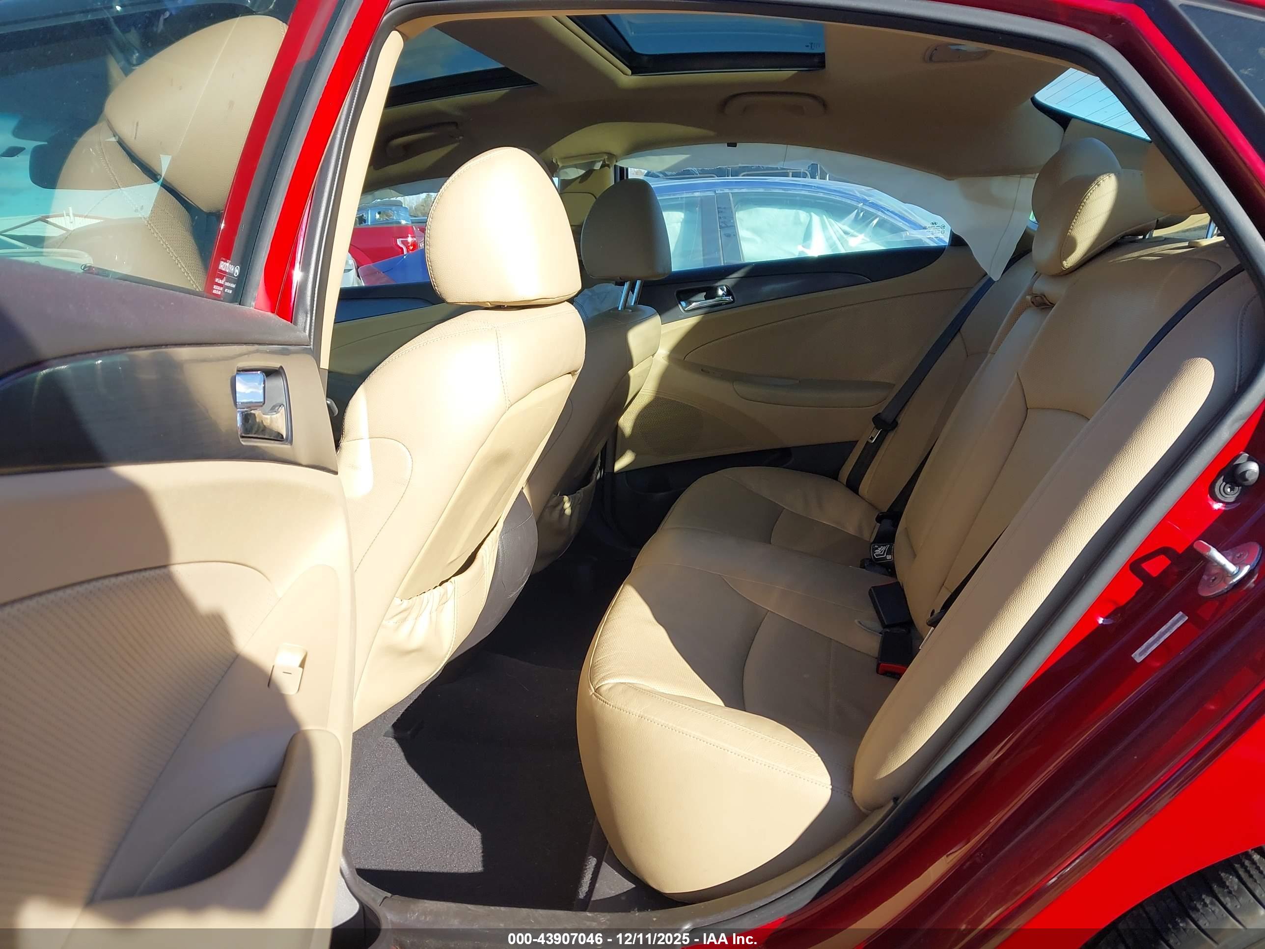 HYUNDAI SONATA image 8