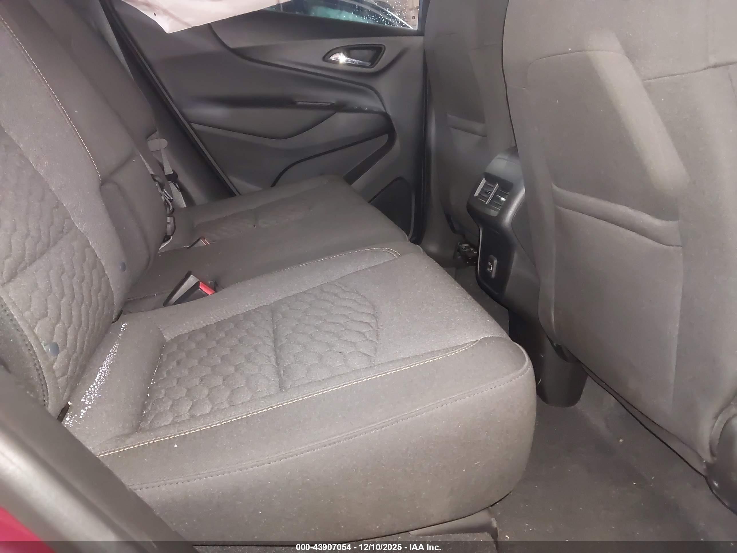 CHEVROLET EQUINOX image 8