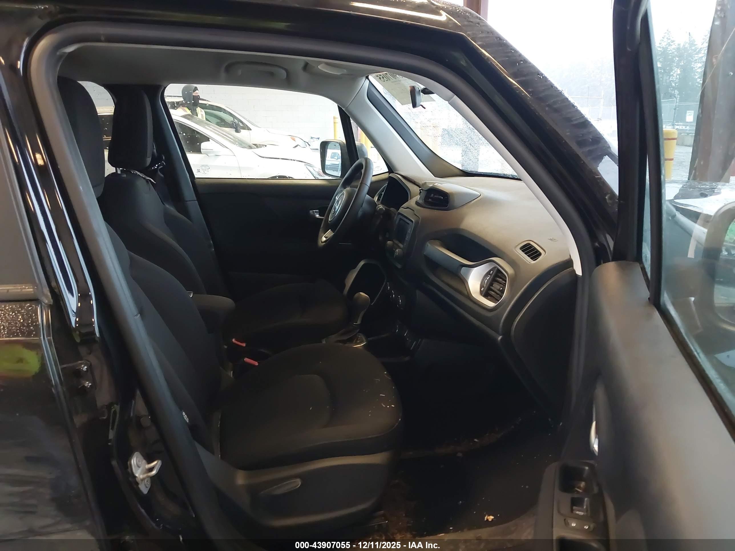 JEEP RENEGADE image 5