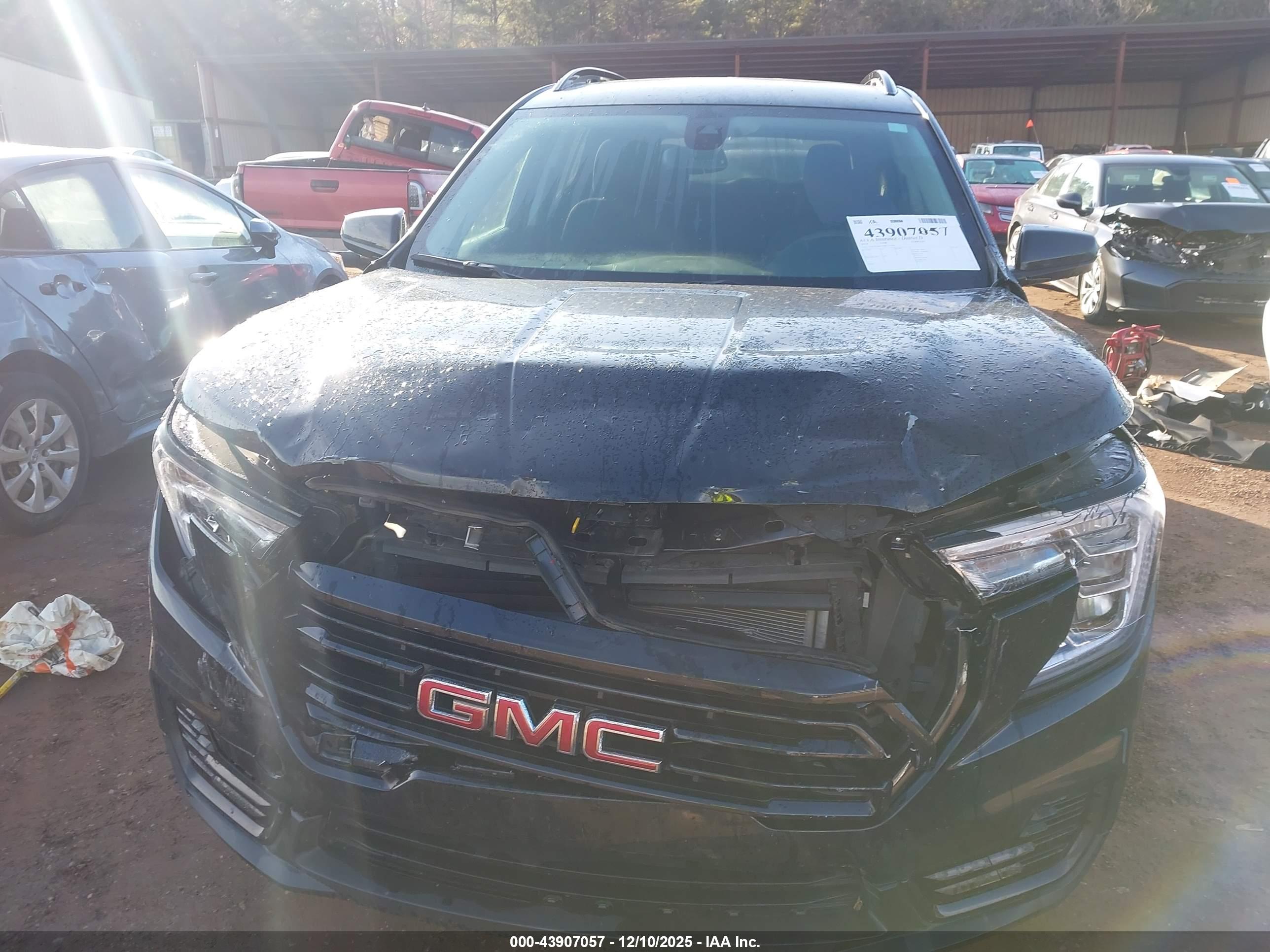 GMC TERRAIN image 6