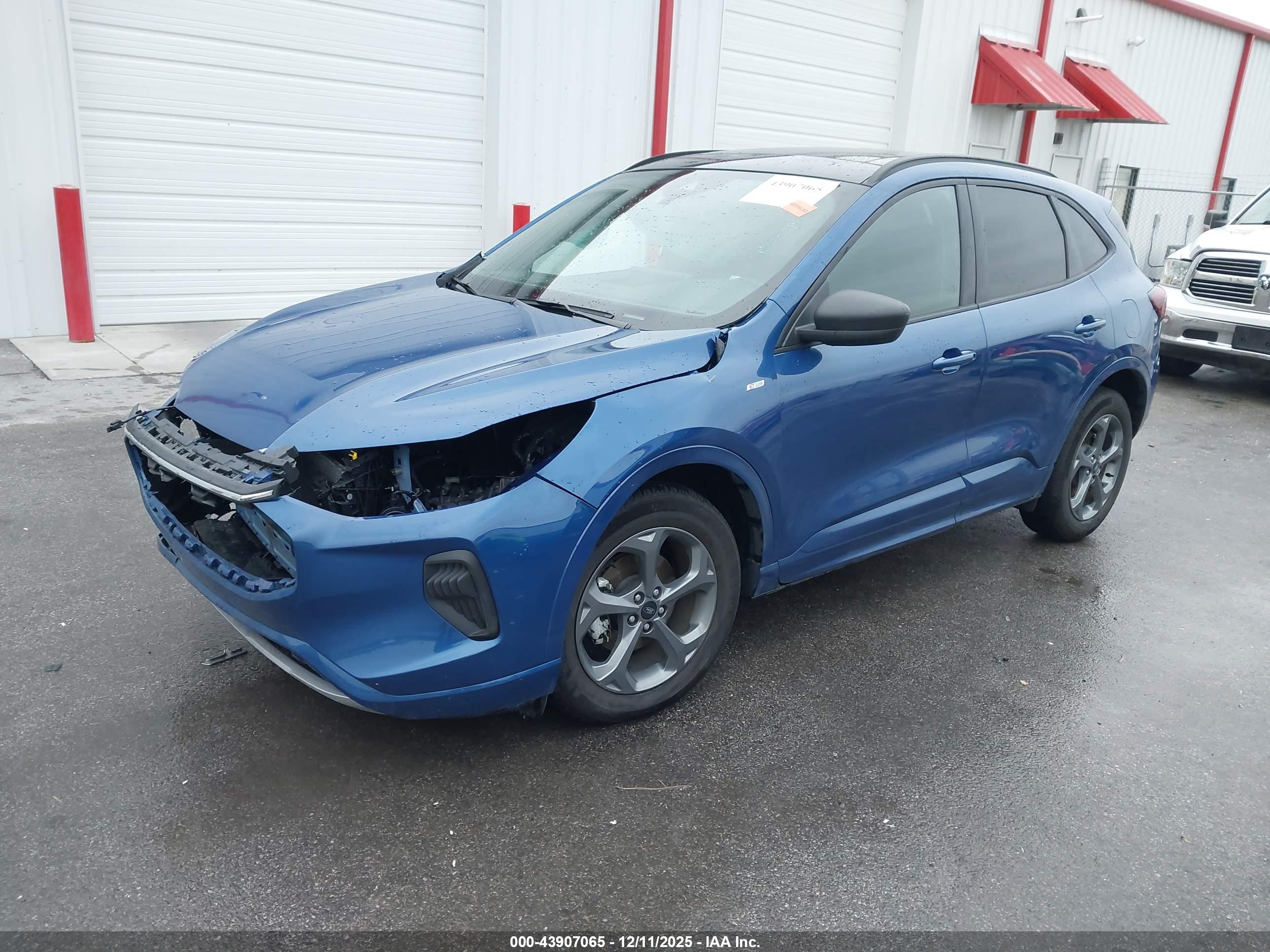 FORD ESCAPE image 2
