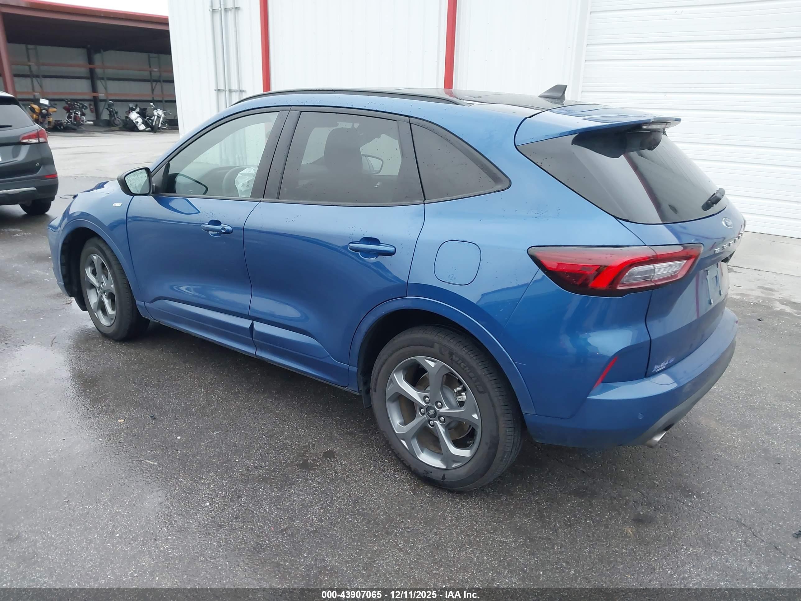FORD ESCAPE image 3