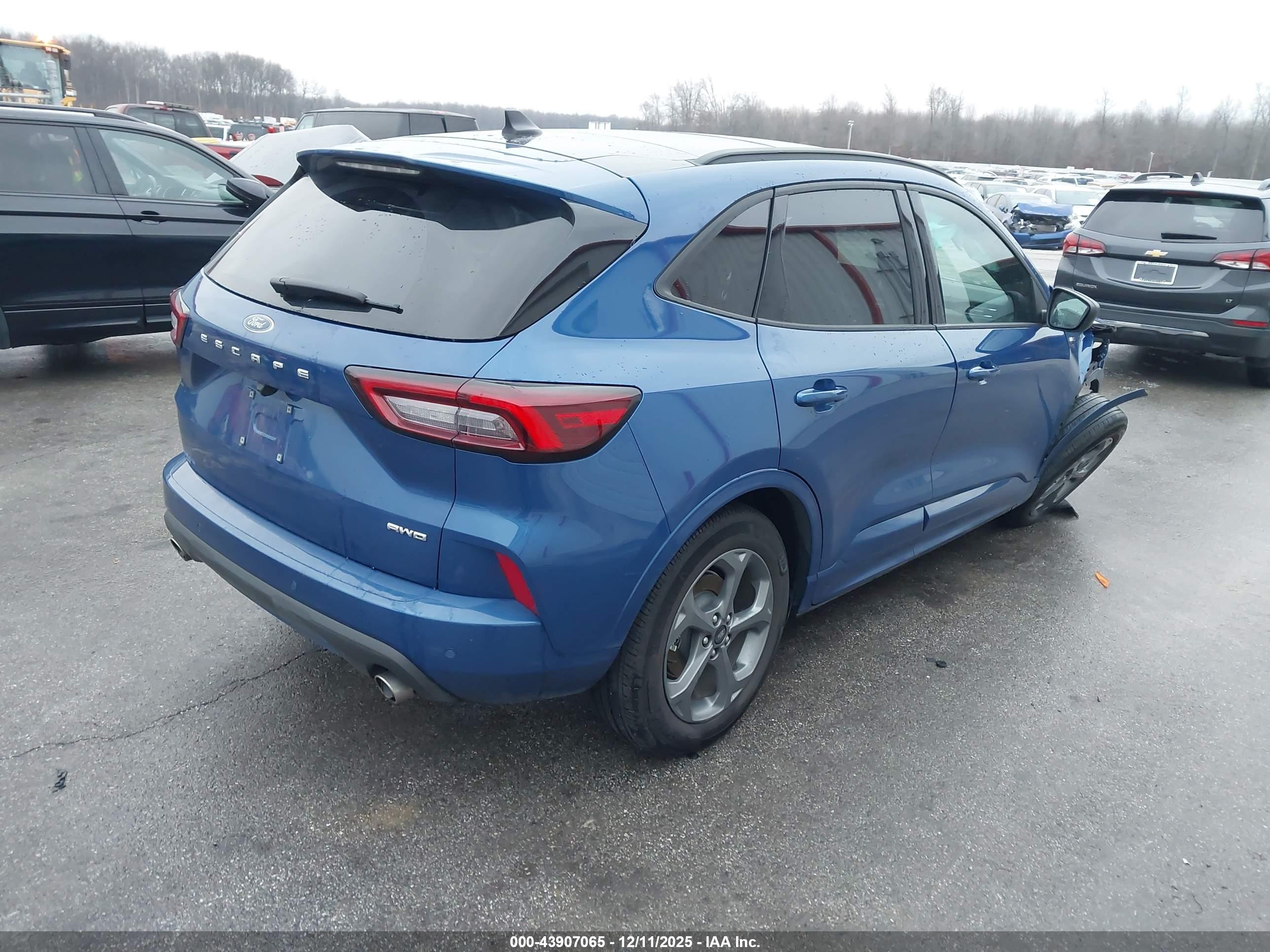 FORD ESCAPE image 4