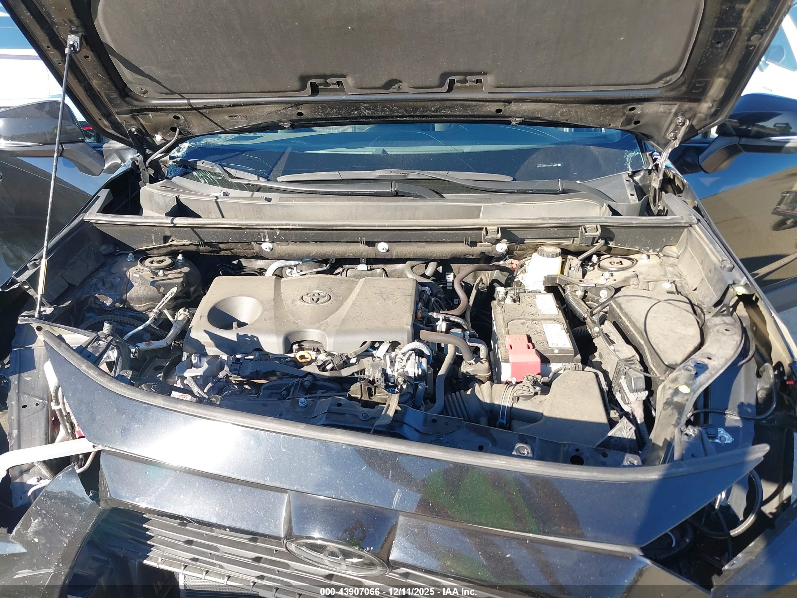 TOYOTA RAV4 image 10