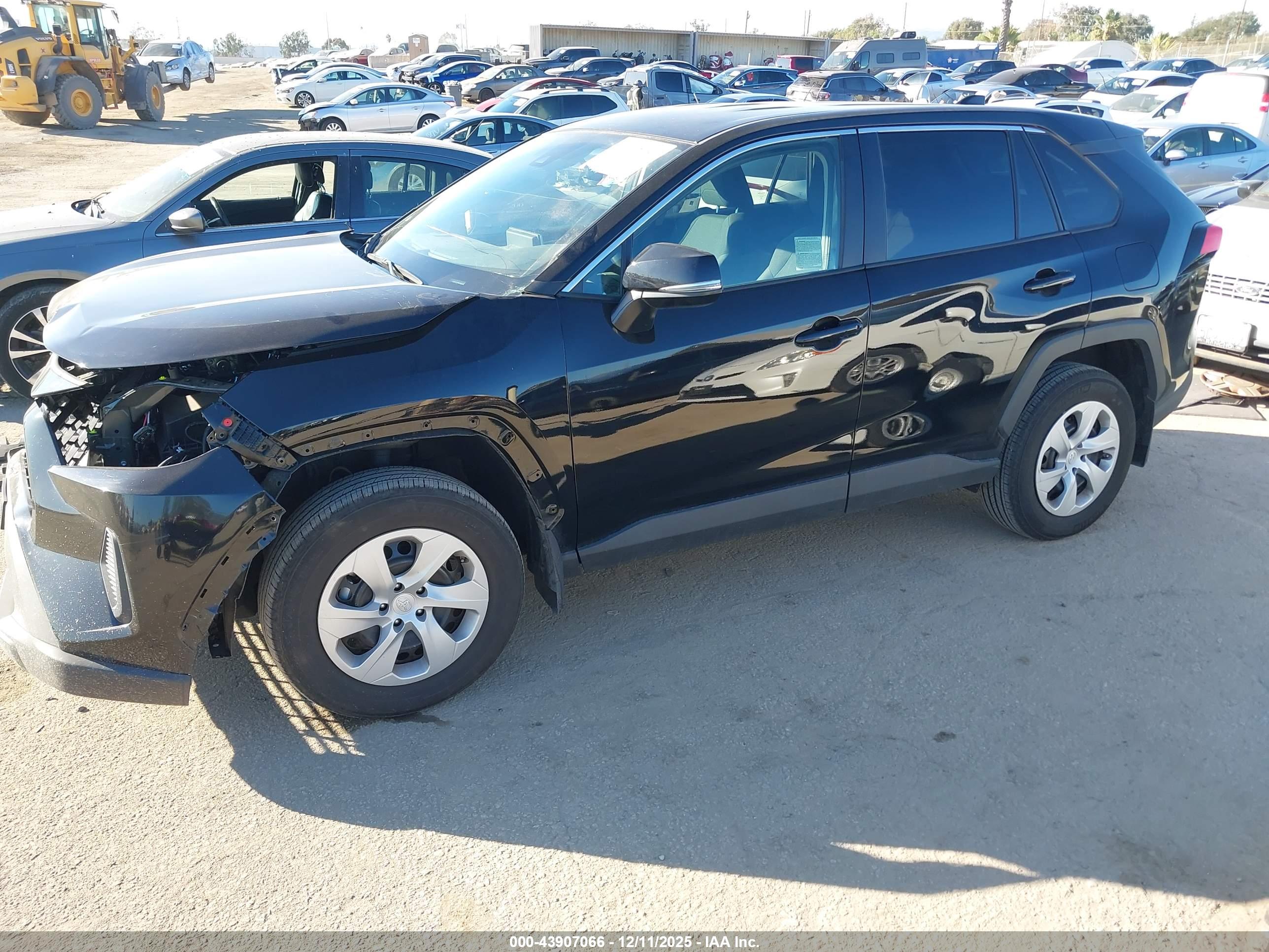 TOYOTA RAV4 image 2