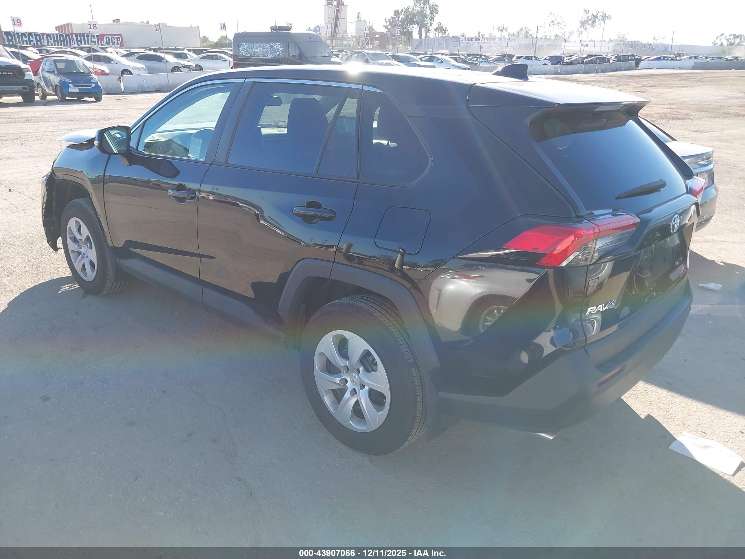 TOYOTA RAV4 image 3