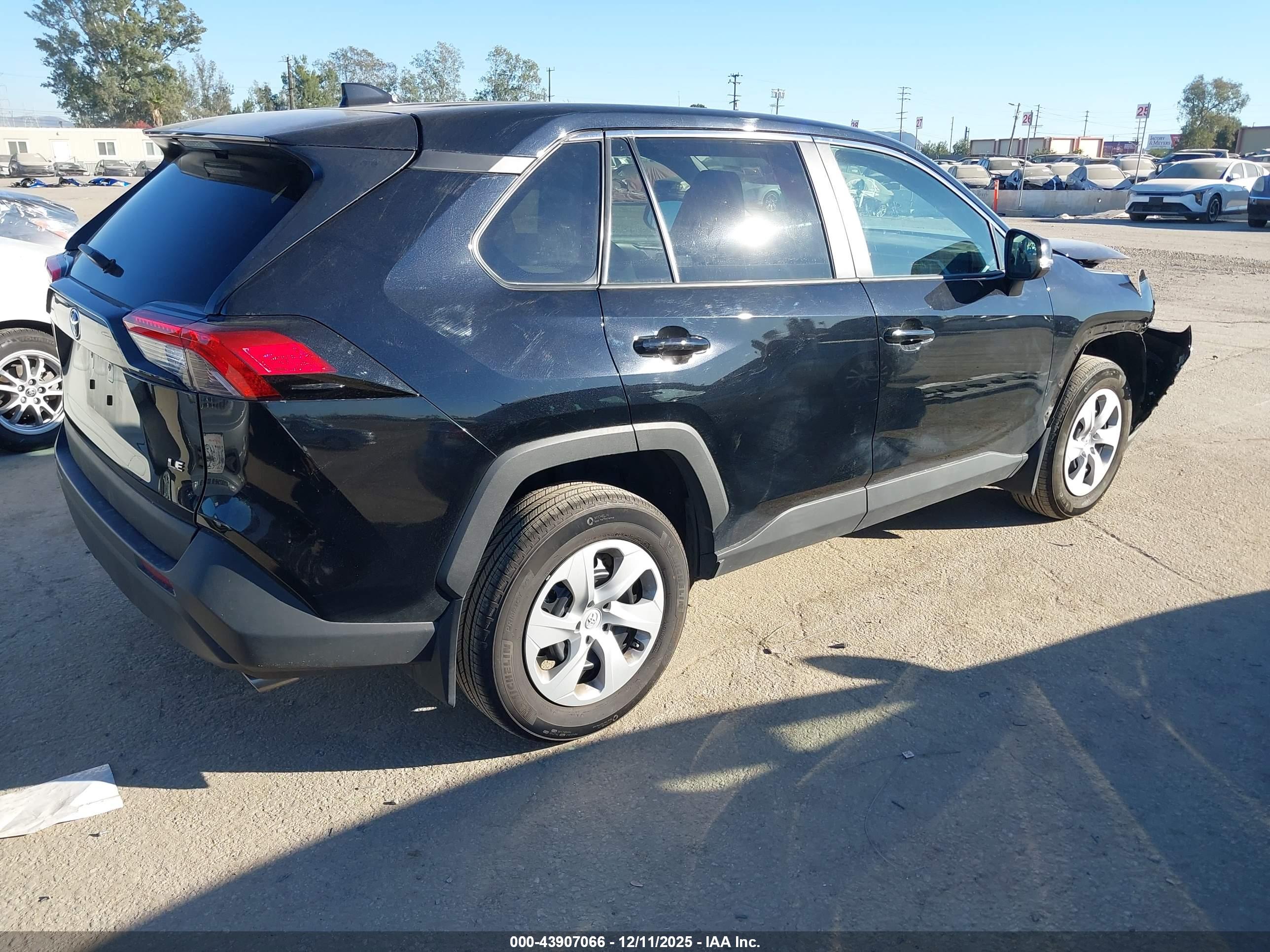 TOYOTA RAV4 image 4