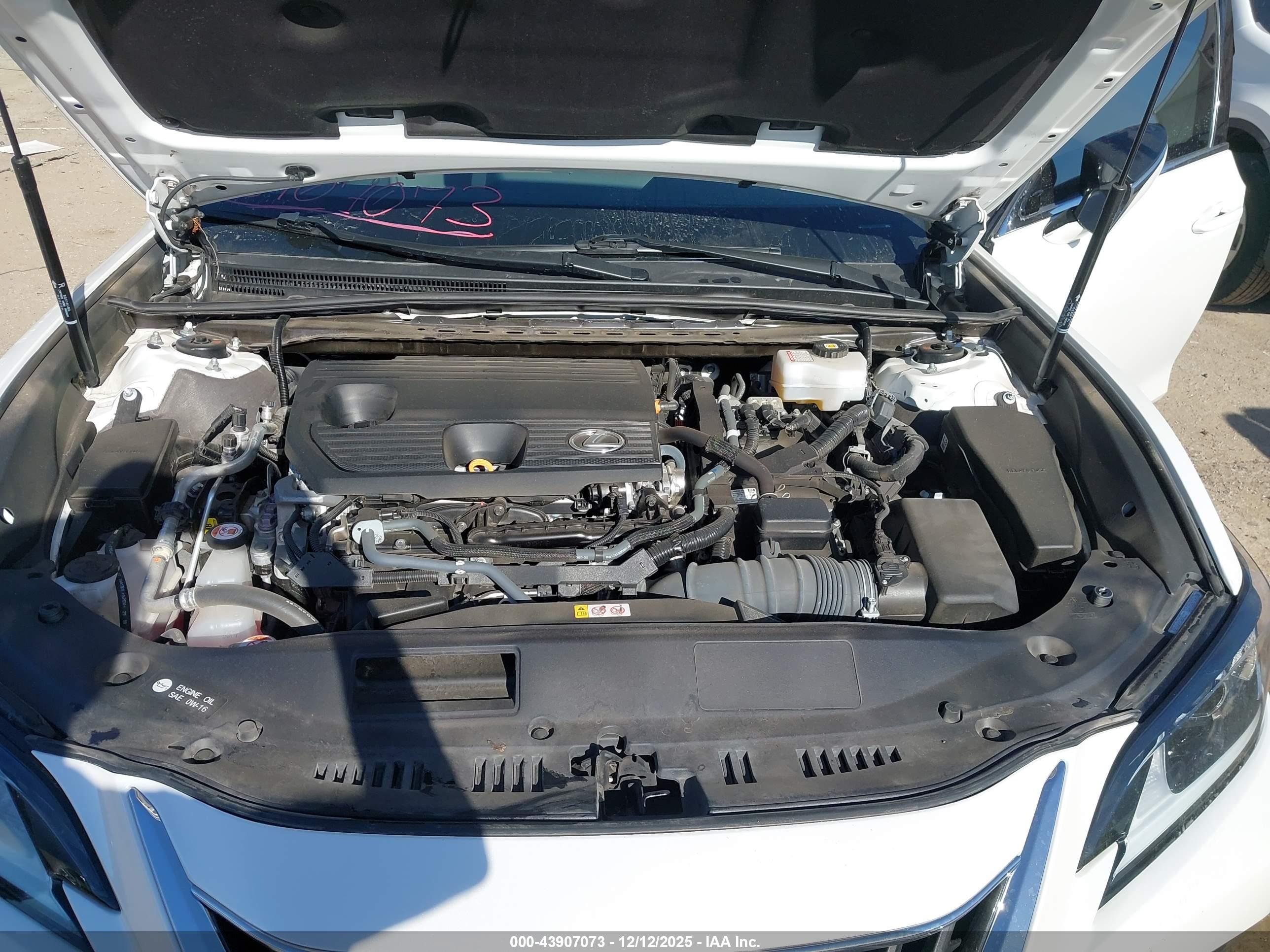 LEXUS ES image 10