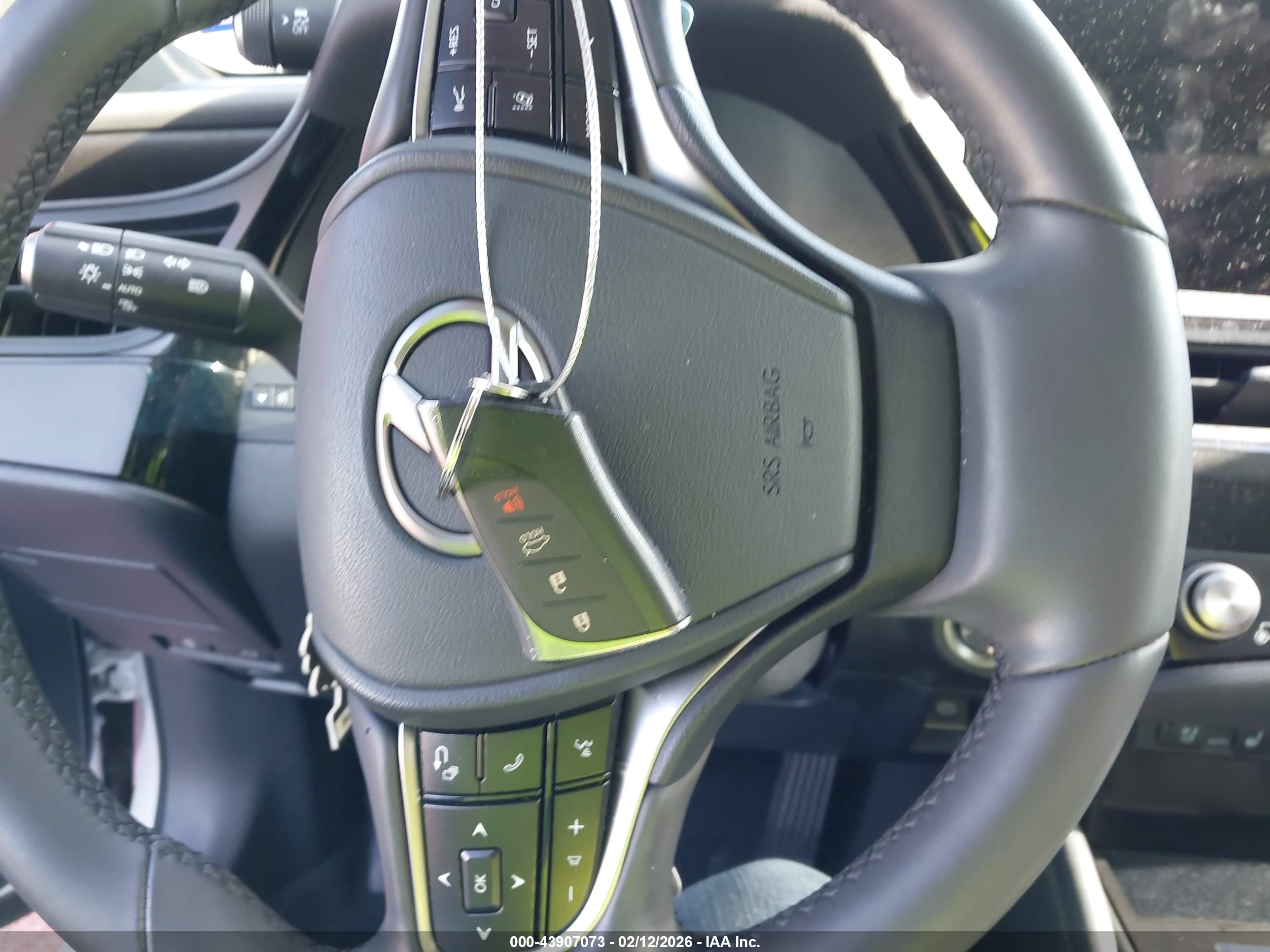 LEXUS ES image 11
