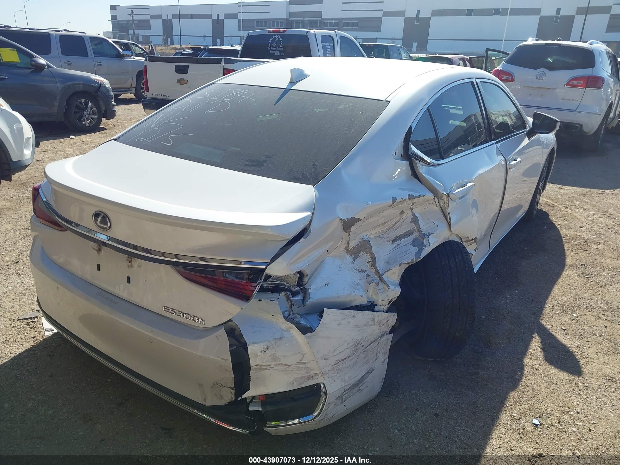 LEXUS ES image 4