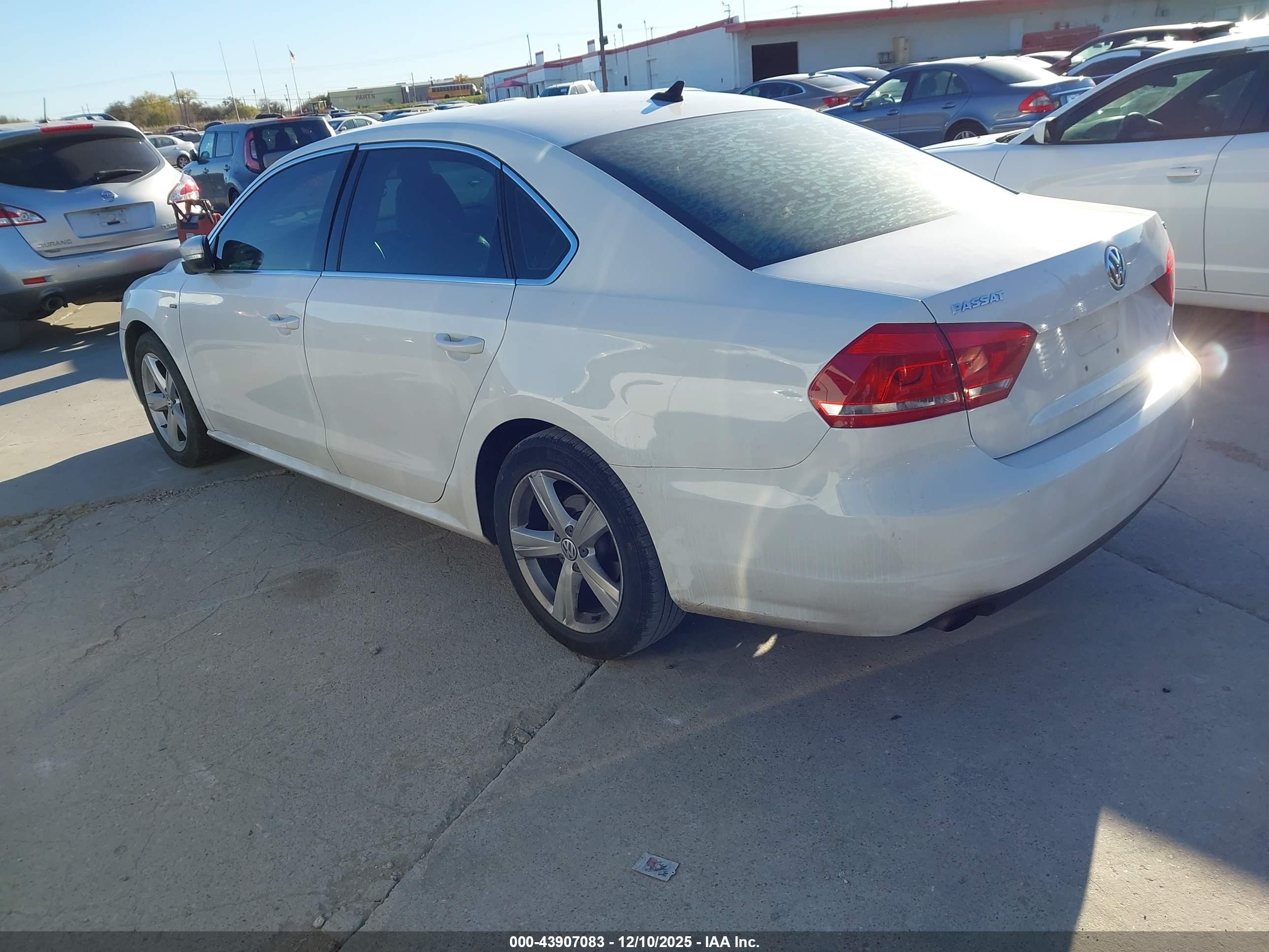 VOLKSWAGEN PASSAT image 3
