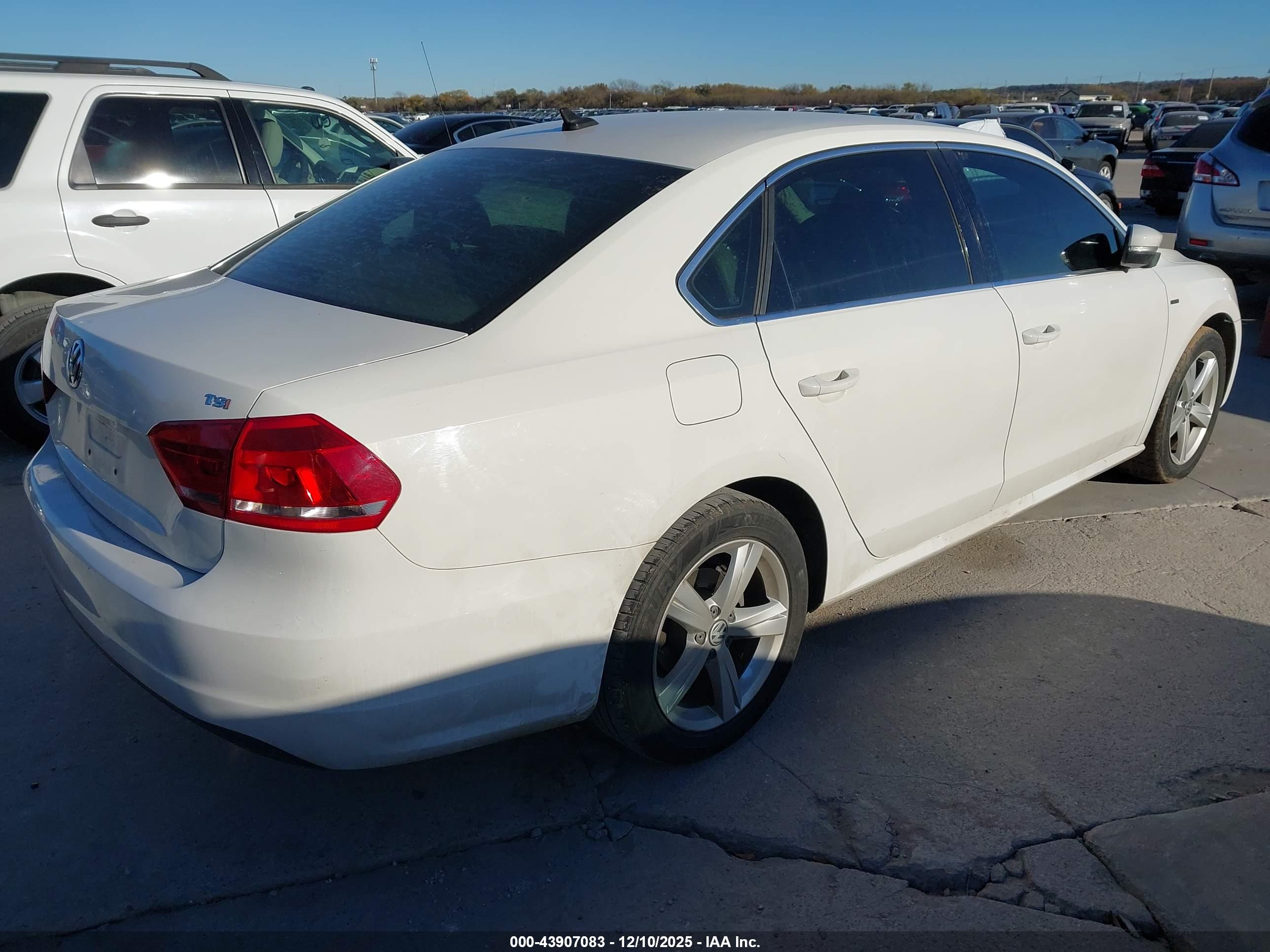 VOLKSWAGEN PASSAT image 4