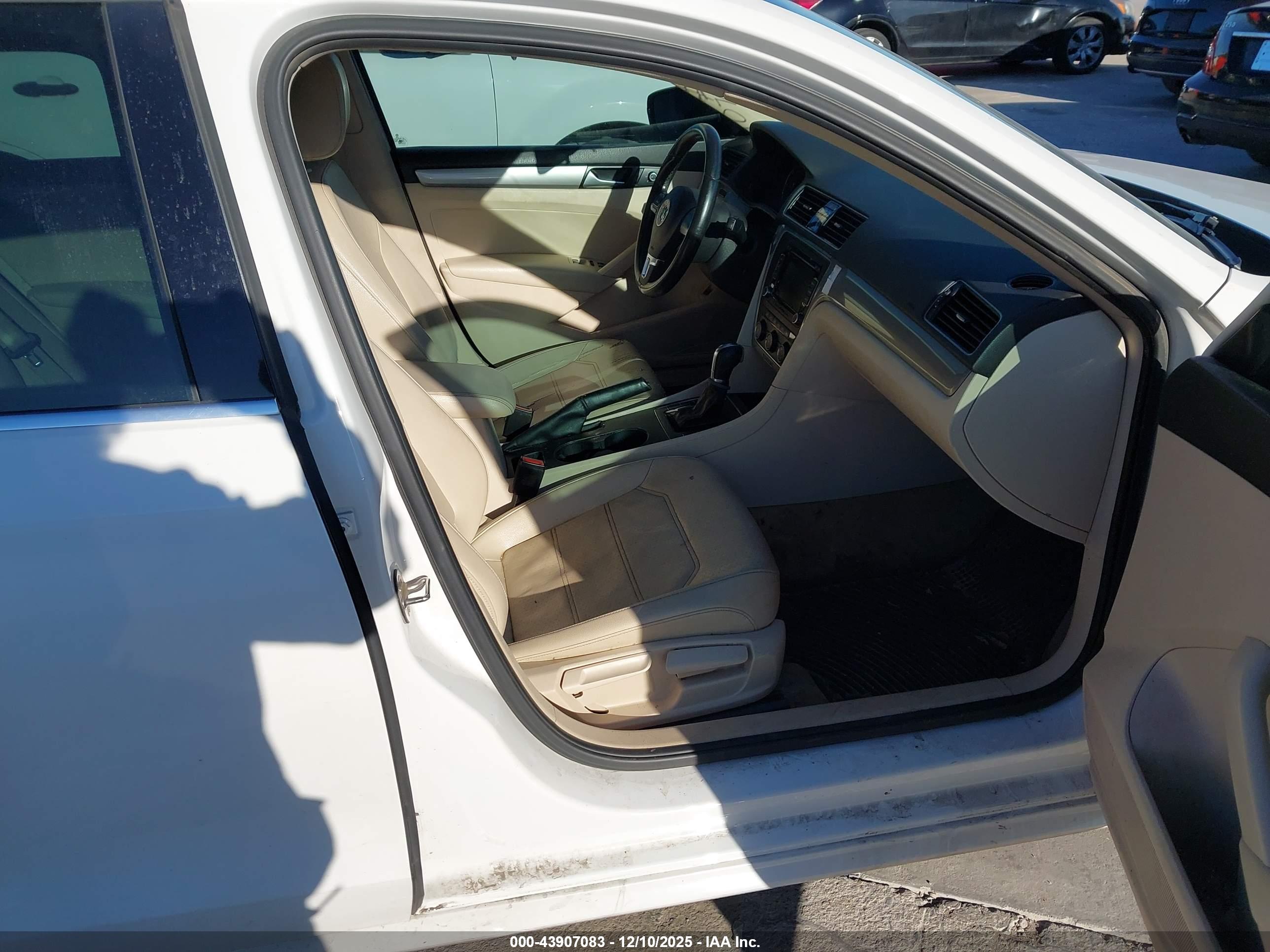 VOLKSWAGEN PASSAT image 5