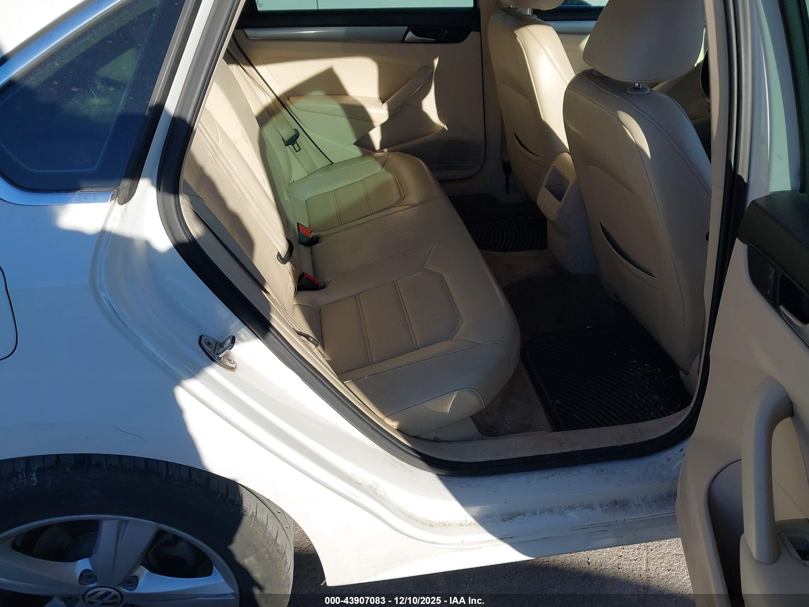 VOLKSWAGEN PASSAT image 8