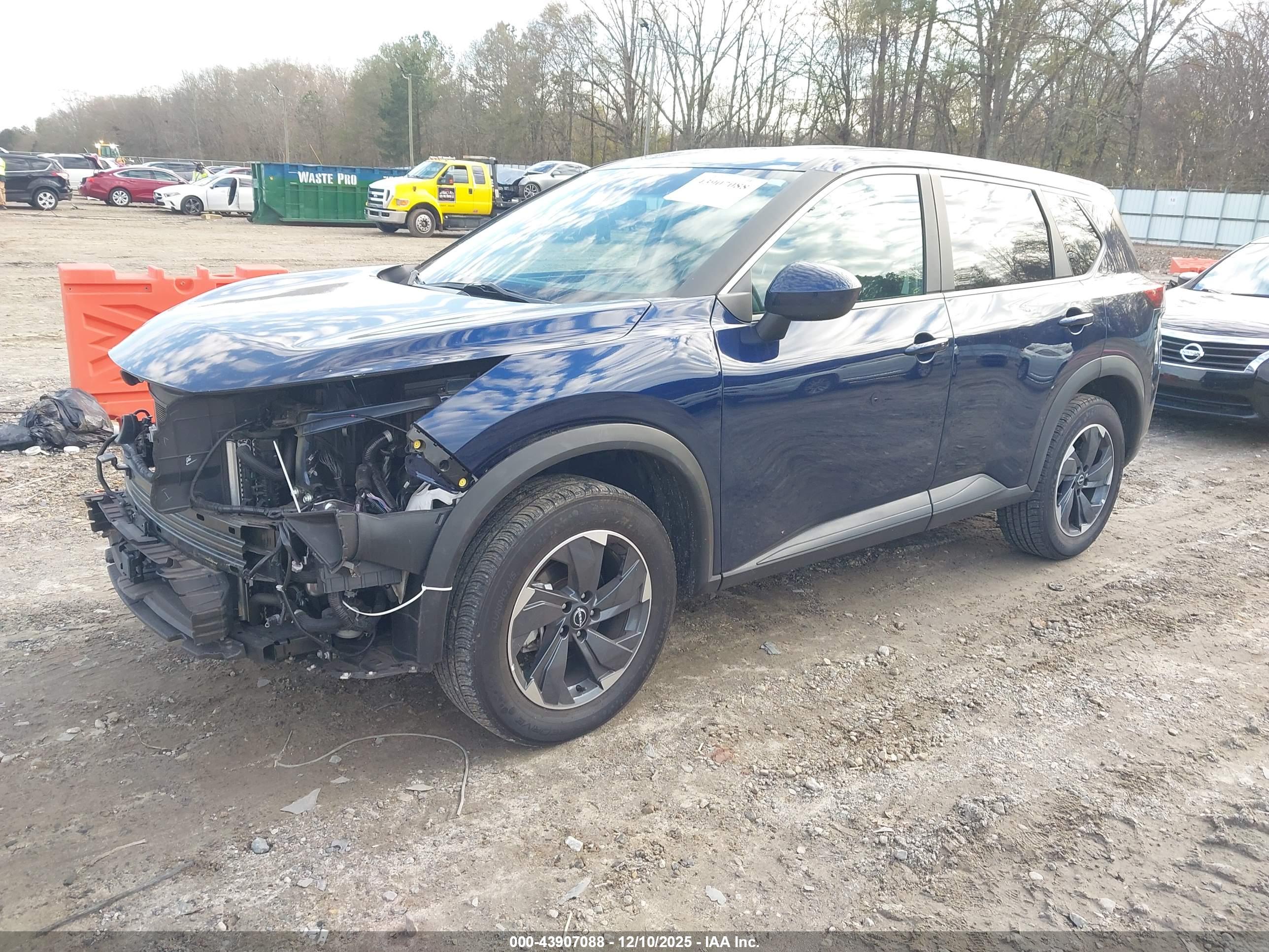 NISSAN ROGUE image 2