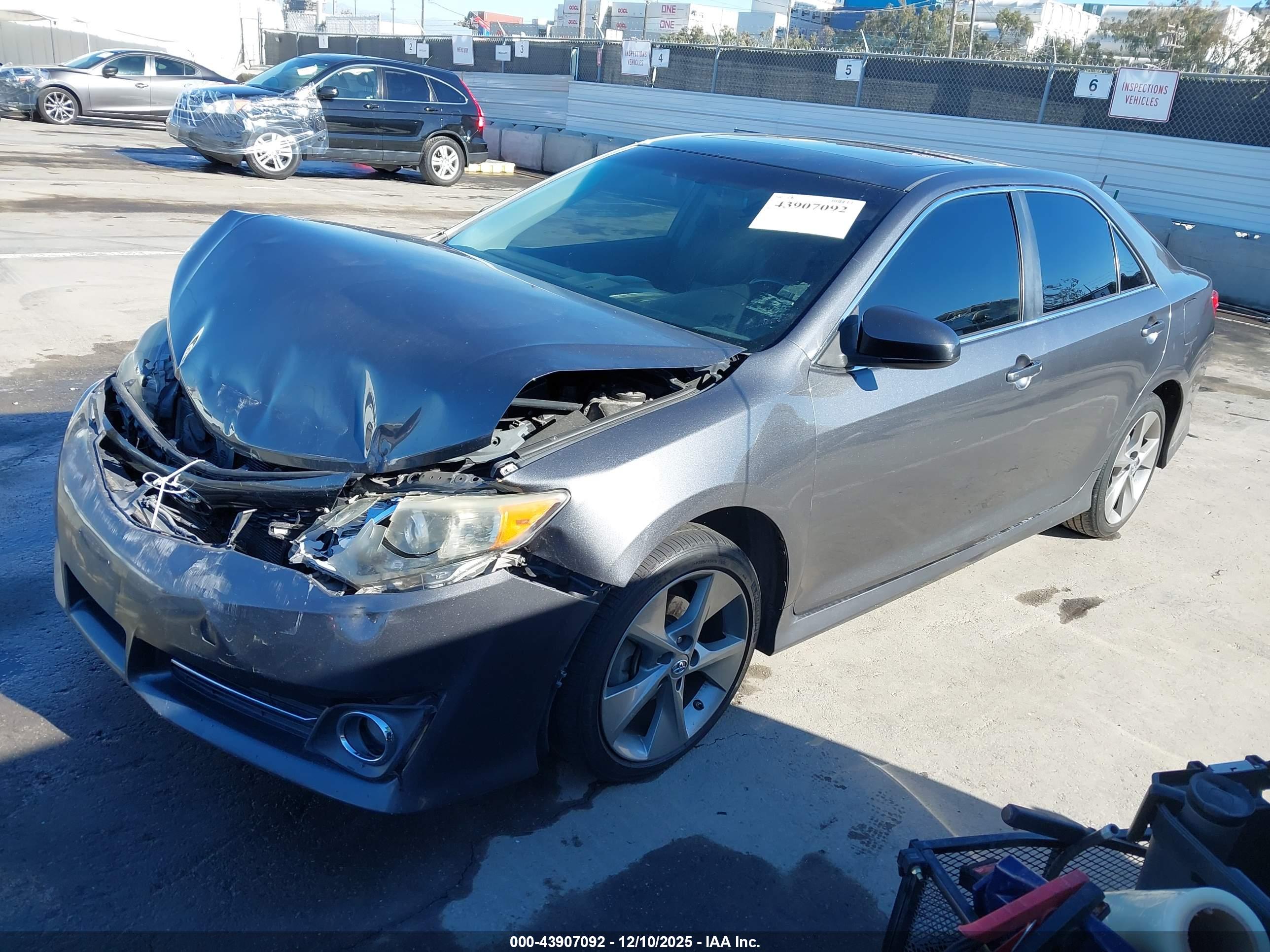 TOYOTA CAMRY image 2