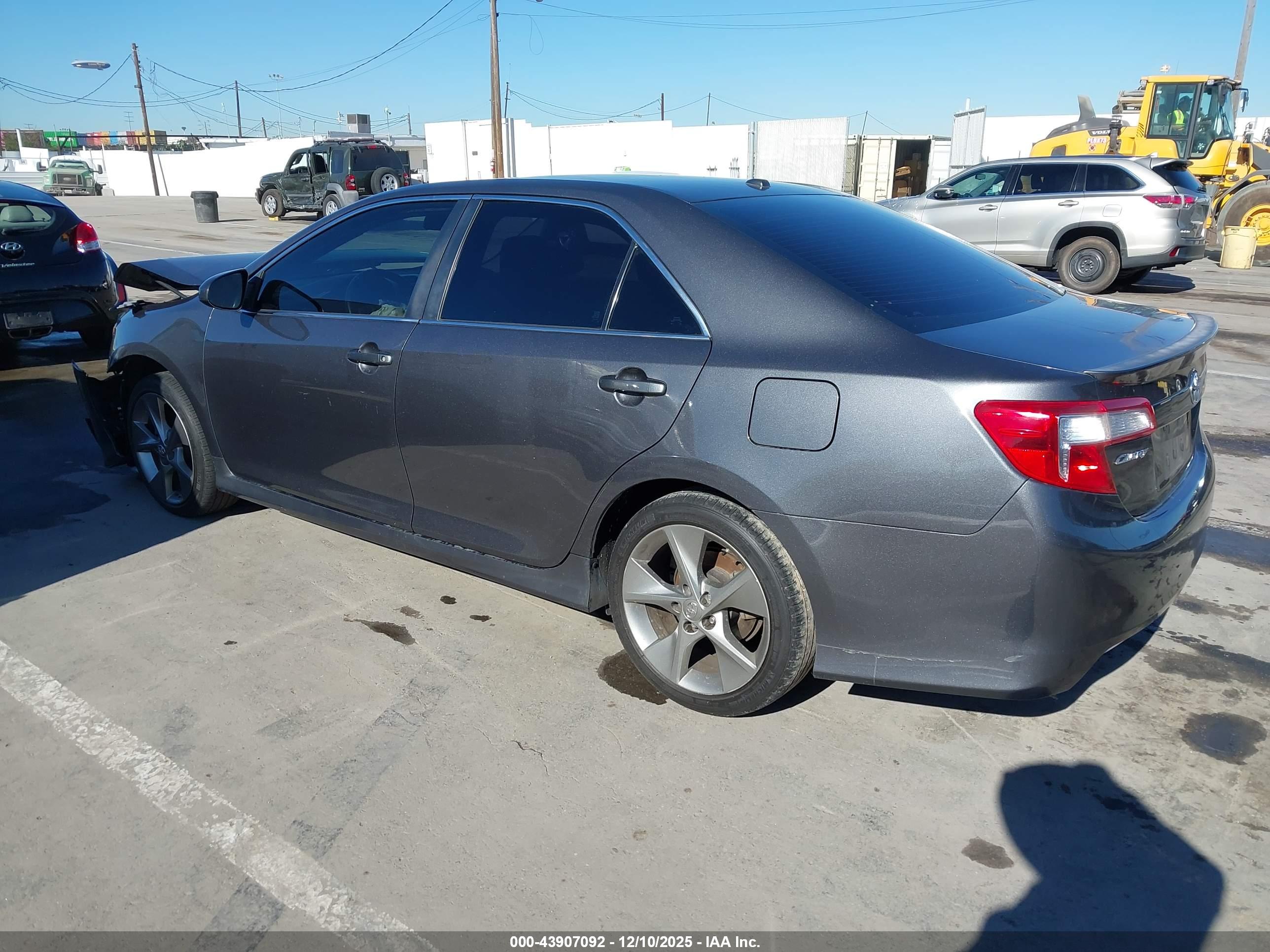 TOYOTA CAMRY image 3