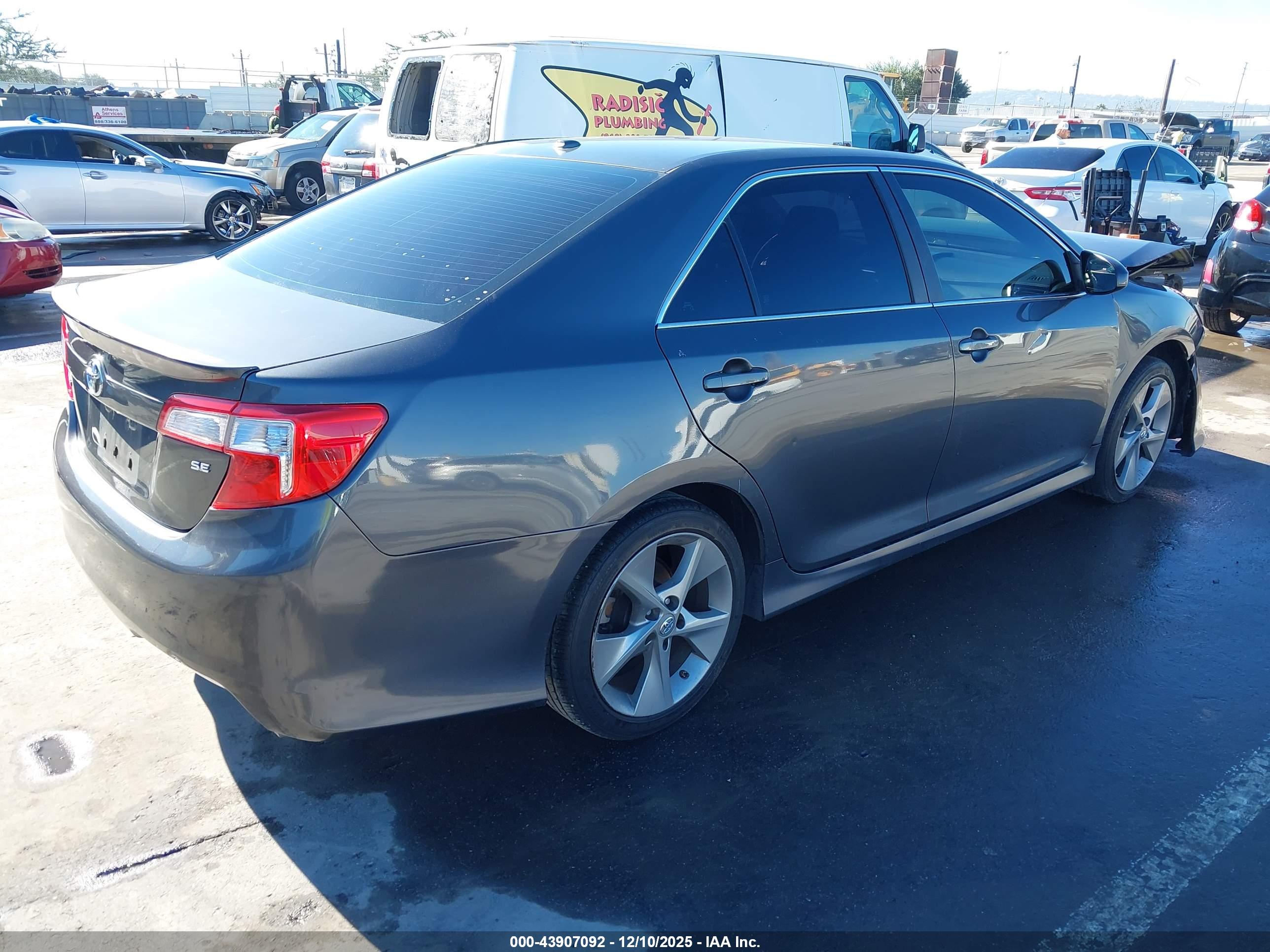 TOYOTA CAMRY image 4