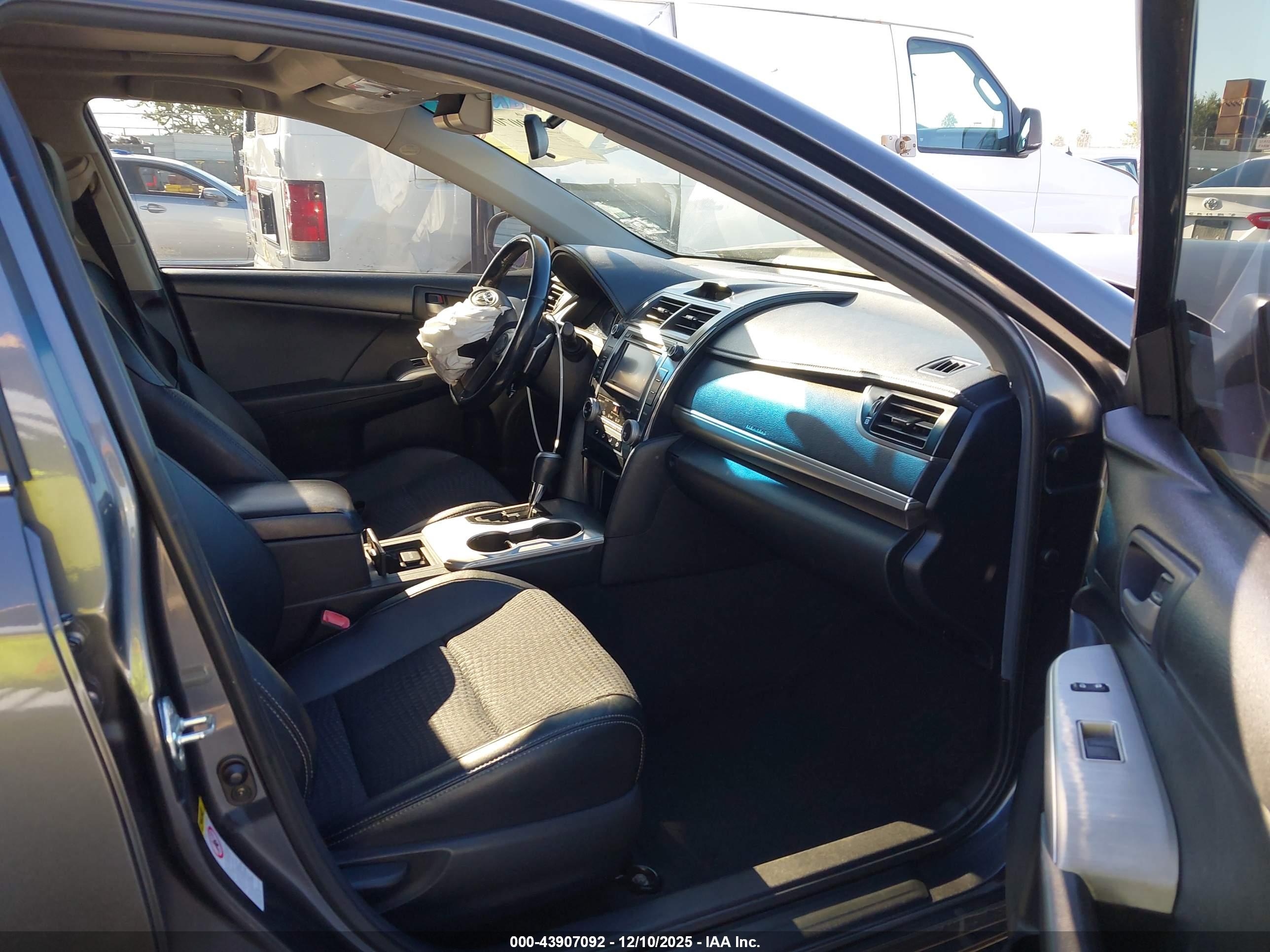 TOYOTA CAMRY image 5