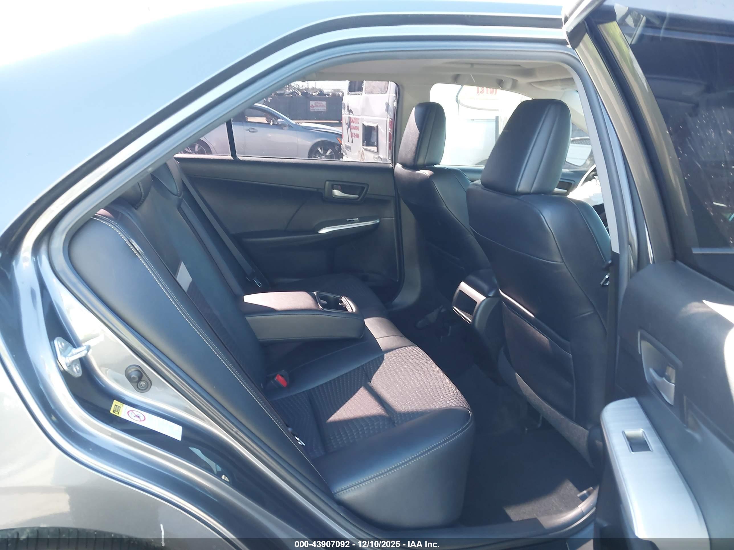 TOYOTA CAMRY image 8