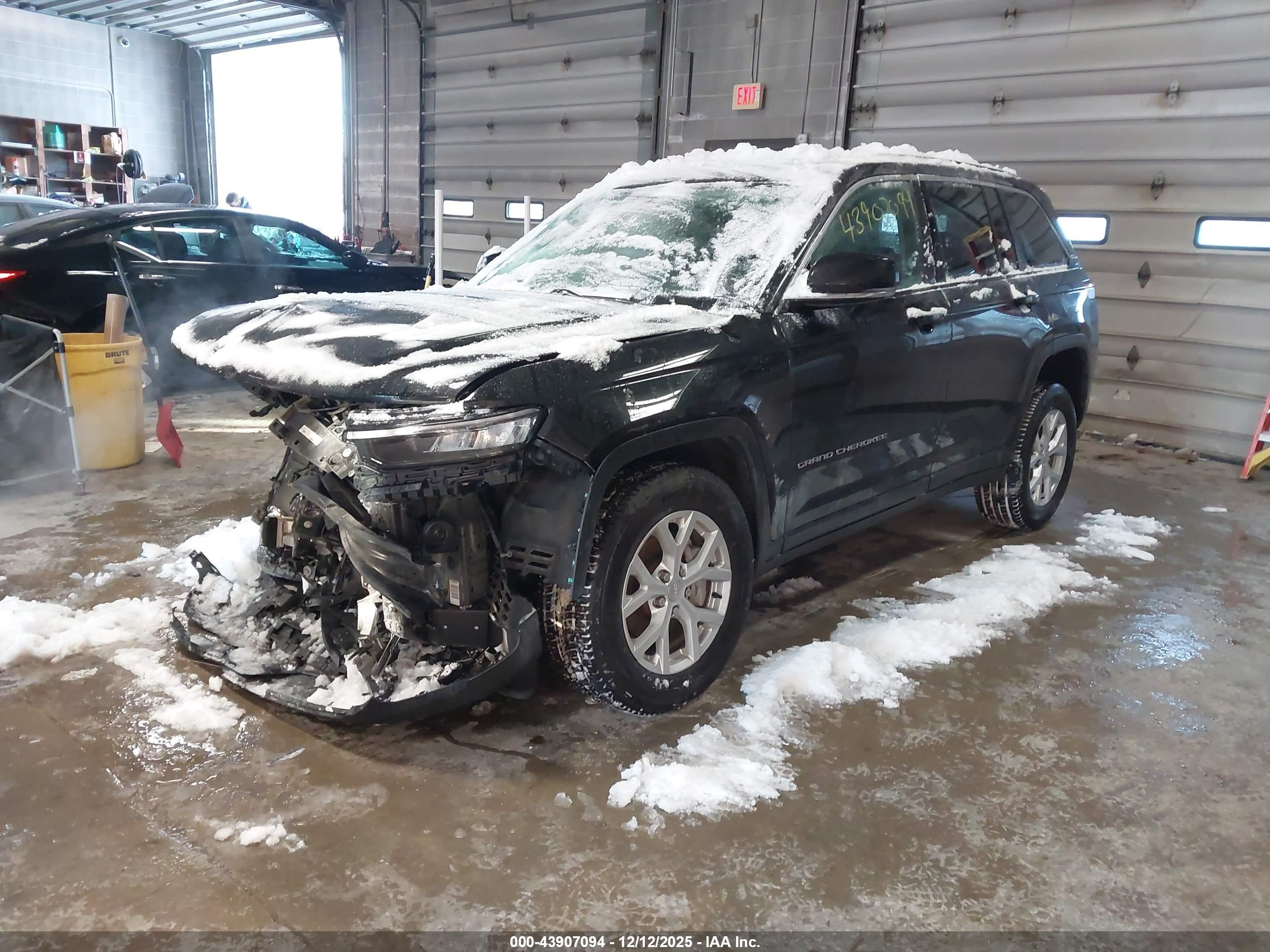 JEEP GRAND image 2