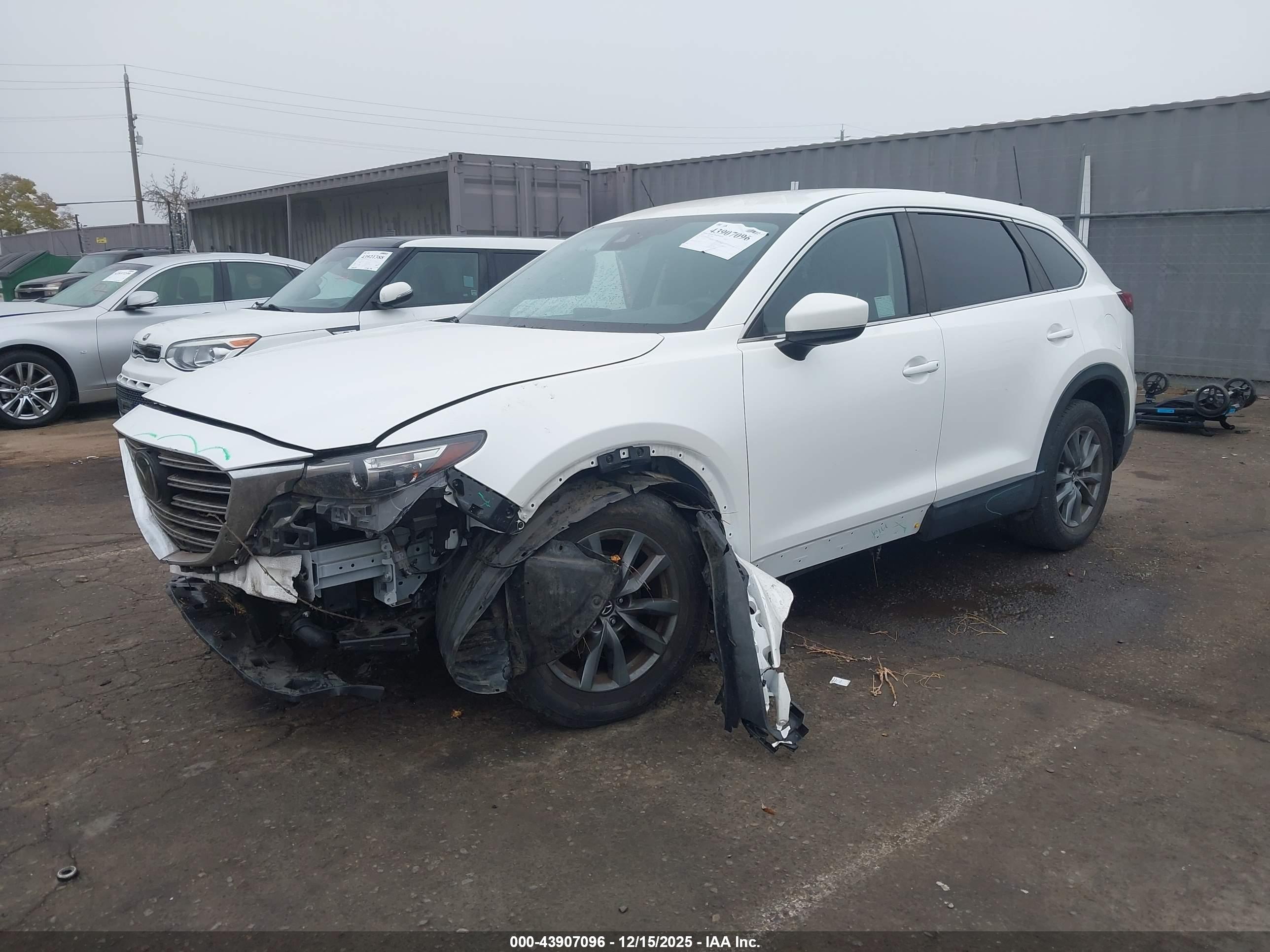 MAZDA CX-9 image 2