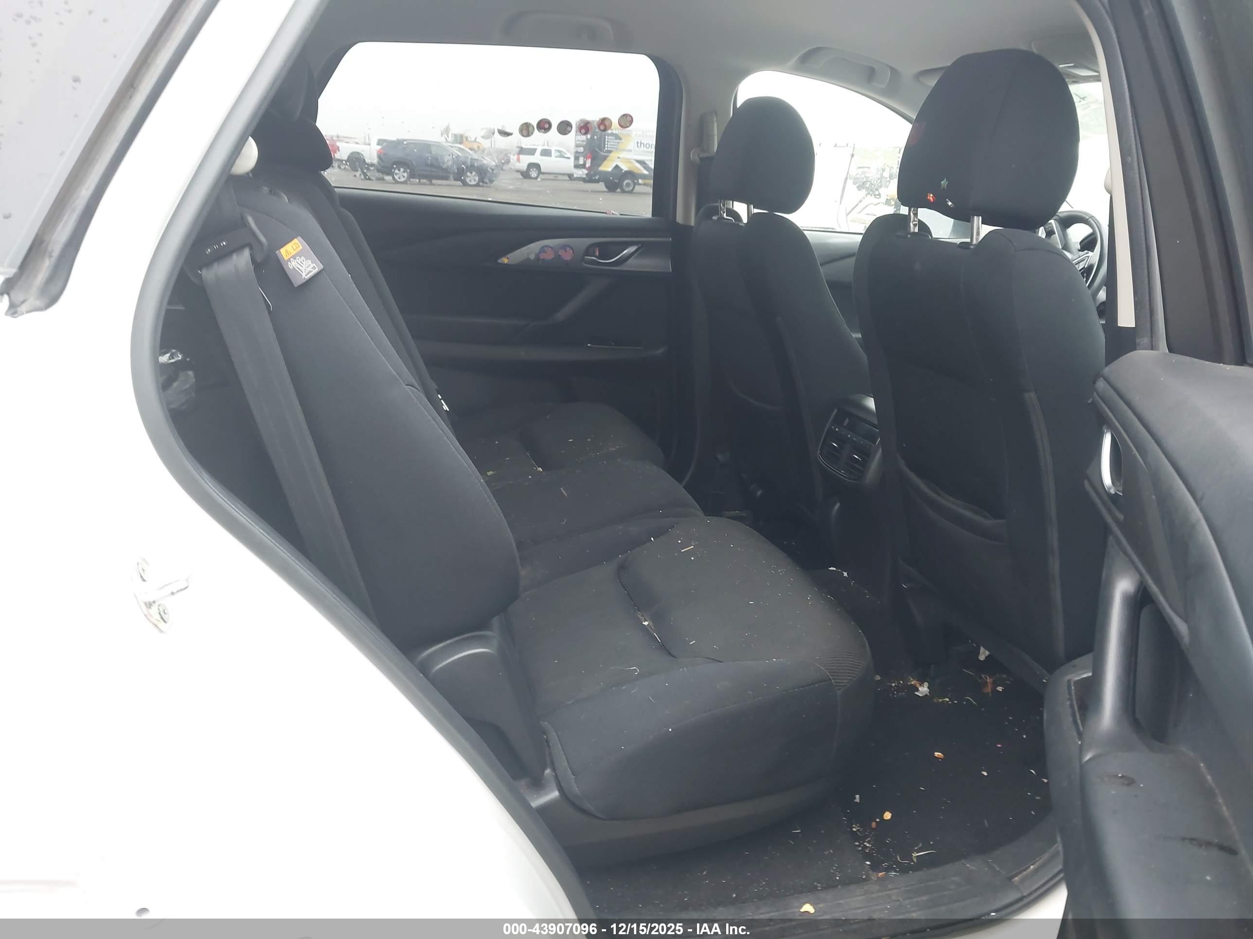 MAZDA CX-9 image 8