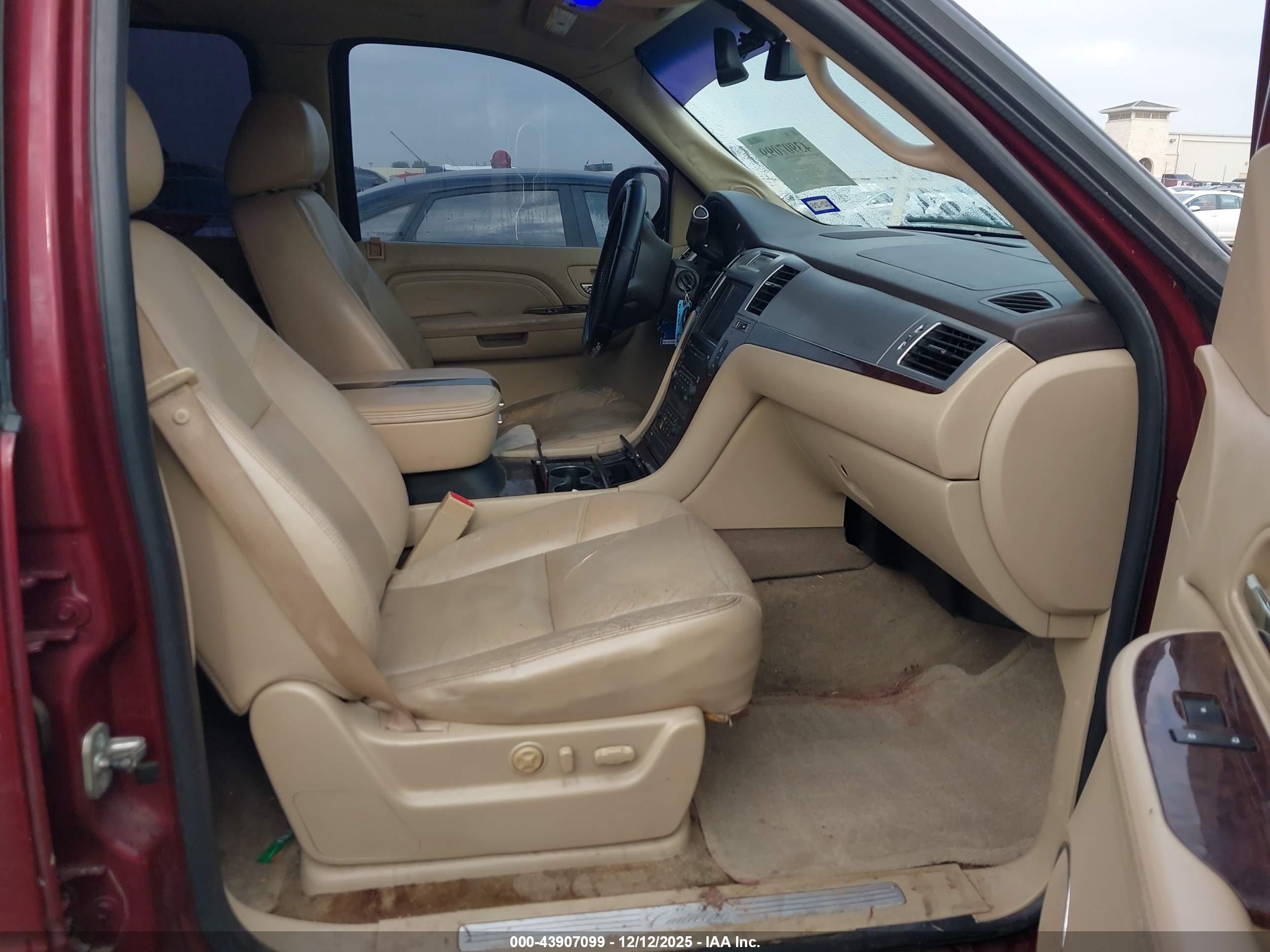 CADILLAC ESCALADE image 5