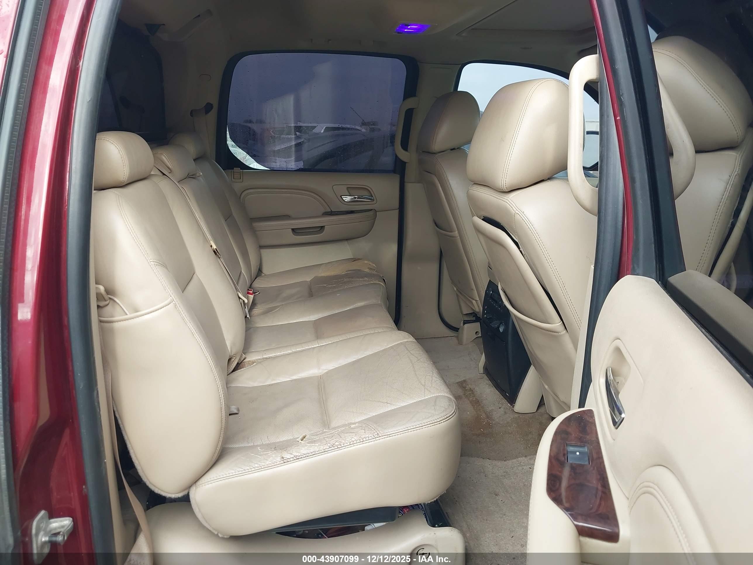 CADILLAC ESCALADE image 8