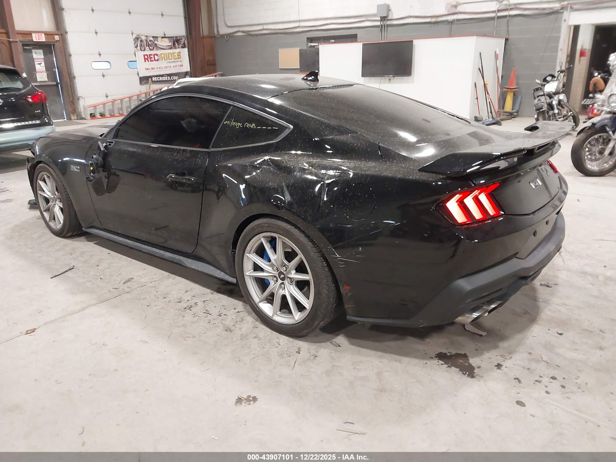FORD MUSTANG image 3