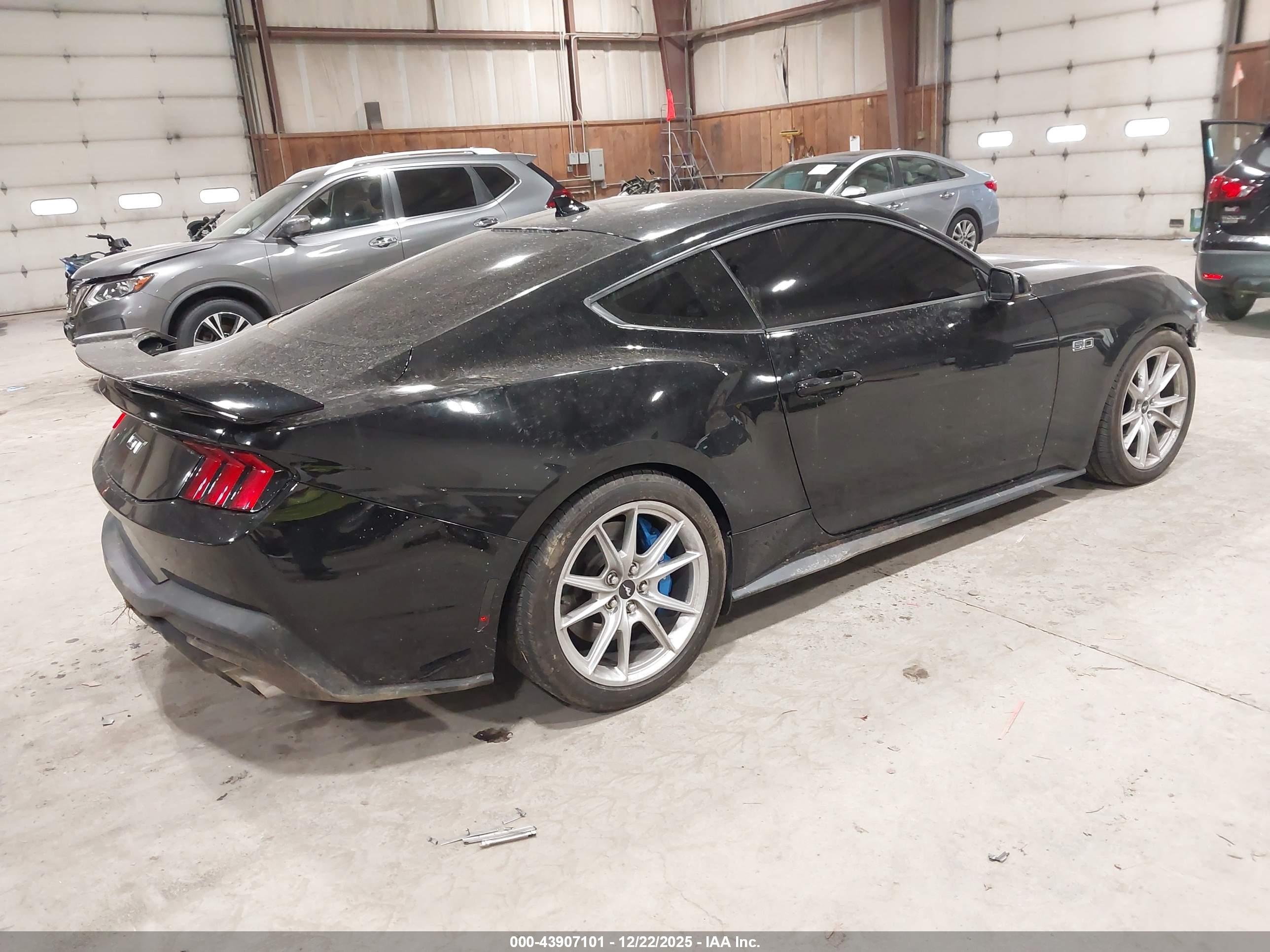 FORD MUSTANG image 4