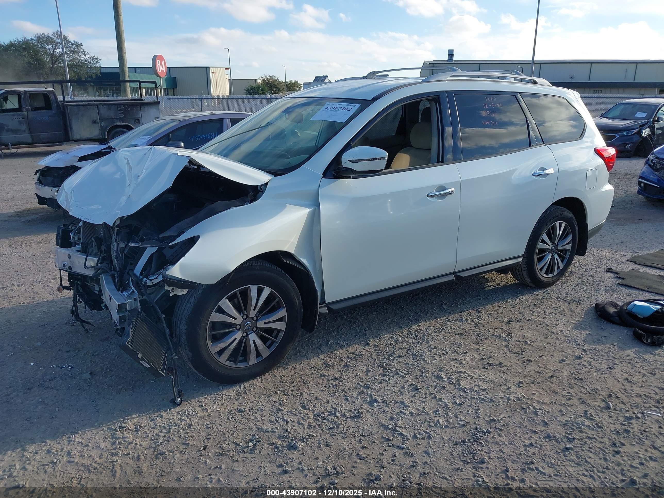 NISSAN PATHFINDER image 2