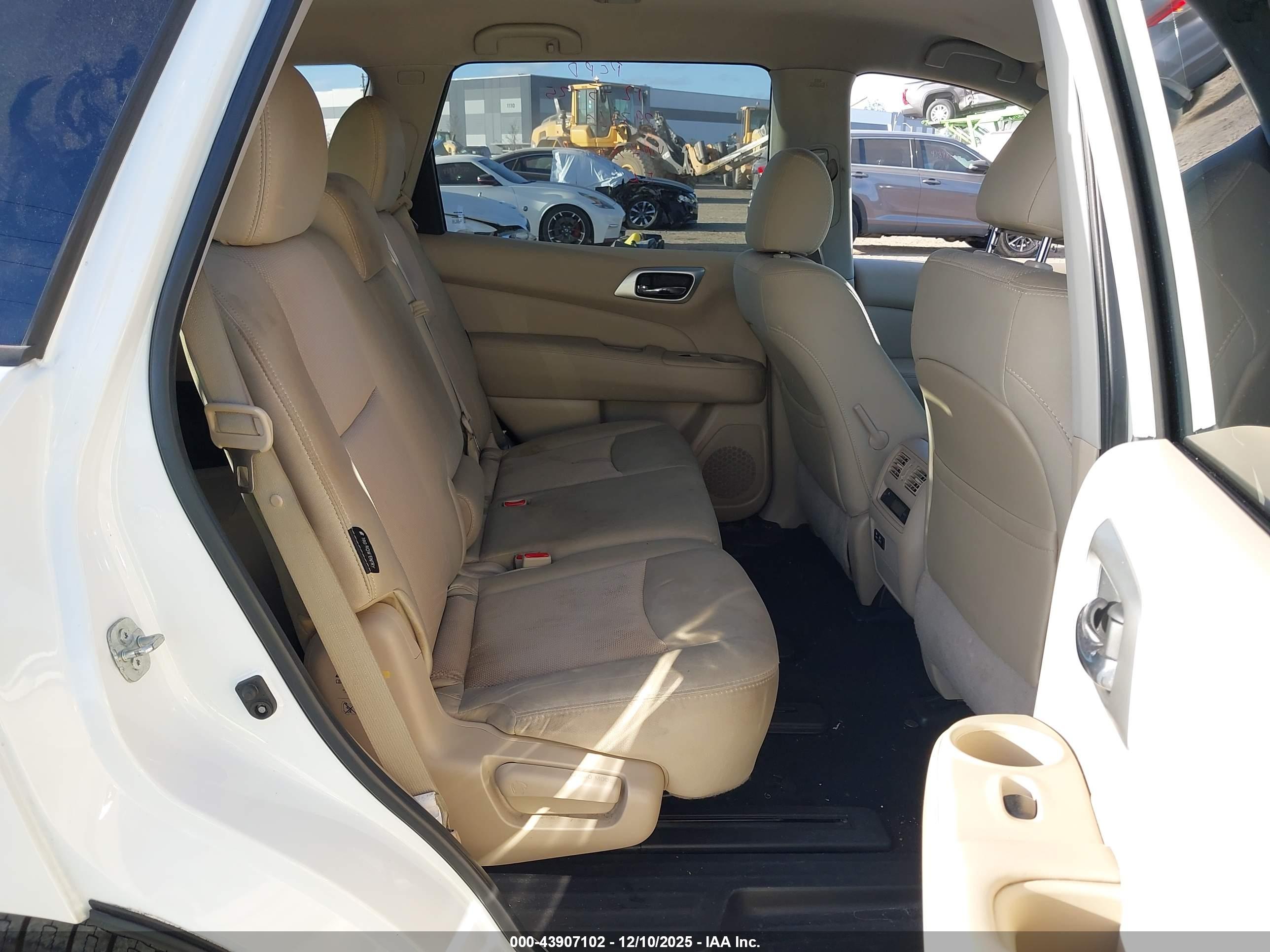 NISSAN PATHFINDER image 8